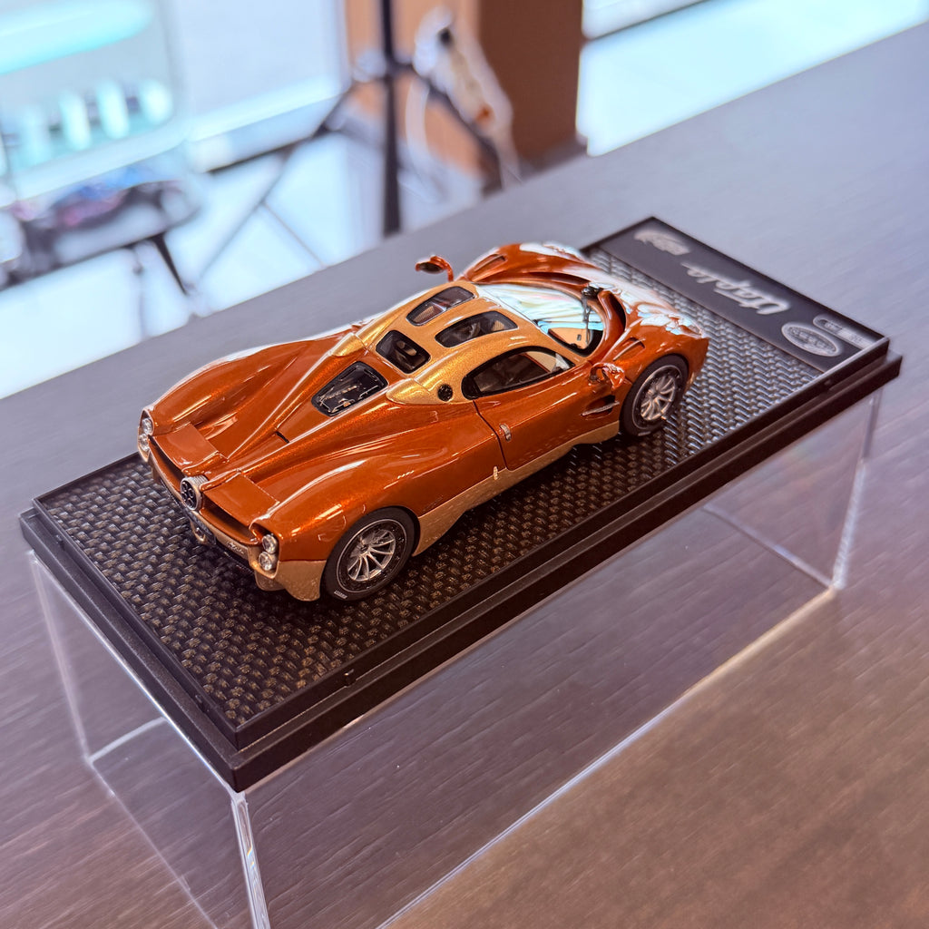 Pagani Utopia Bronzo, omejena izdaja 49 kosov – pomanjšan model avtomobila v merilu 1 : 43 znamke BBR