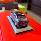 BMW i7 2023 matinės mėlynos metalinės spalvos – 1:43 mastelio automobilio modelis, sukurtas MINICHAMPS