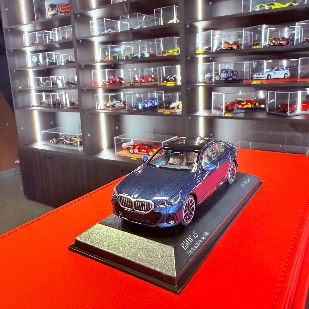 BMW i5 2024 Blue Metallic – 1:43 Scale Model Car by MINICHAMPS