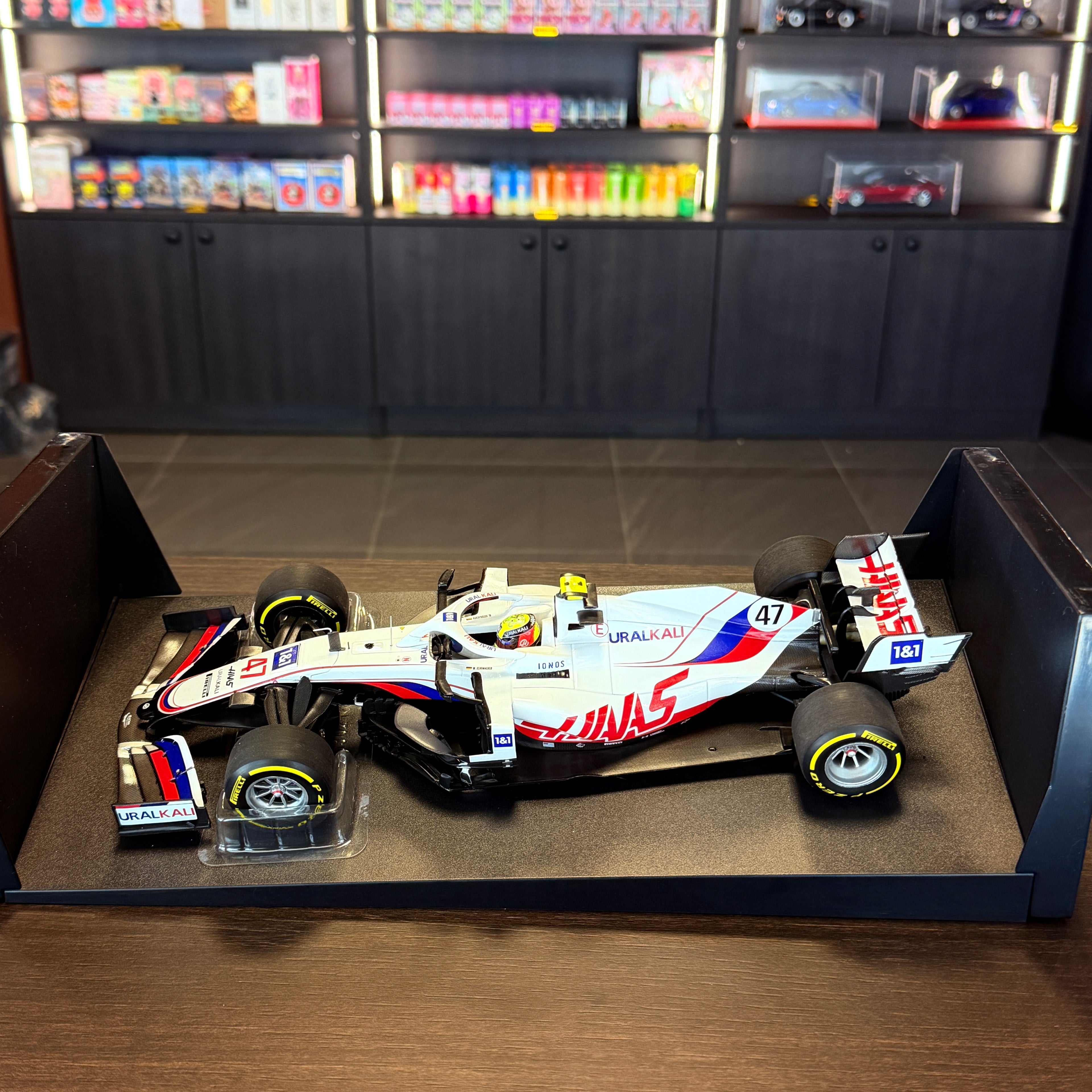 Ferrari SF-25 #16 Charles Leclerc Formel 1 2025 Modell im Maßstab 1:18