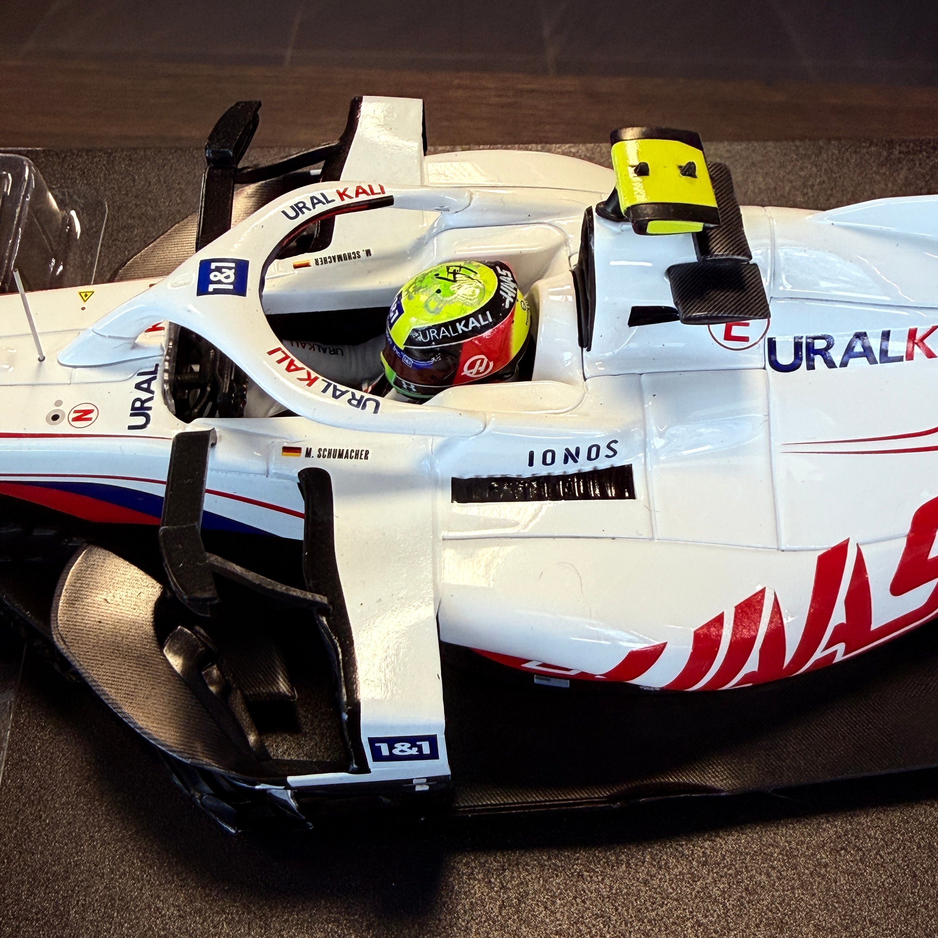 Ferrari SF-25 #16 Charles Leclerc Formel 1 2025 Modell im Maßstab 1:18