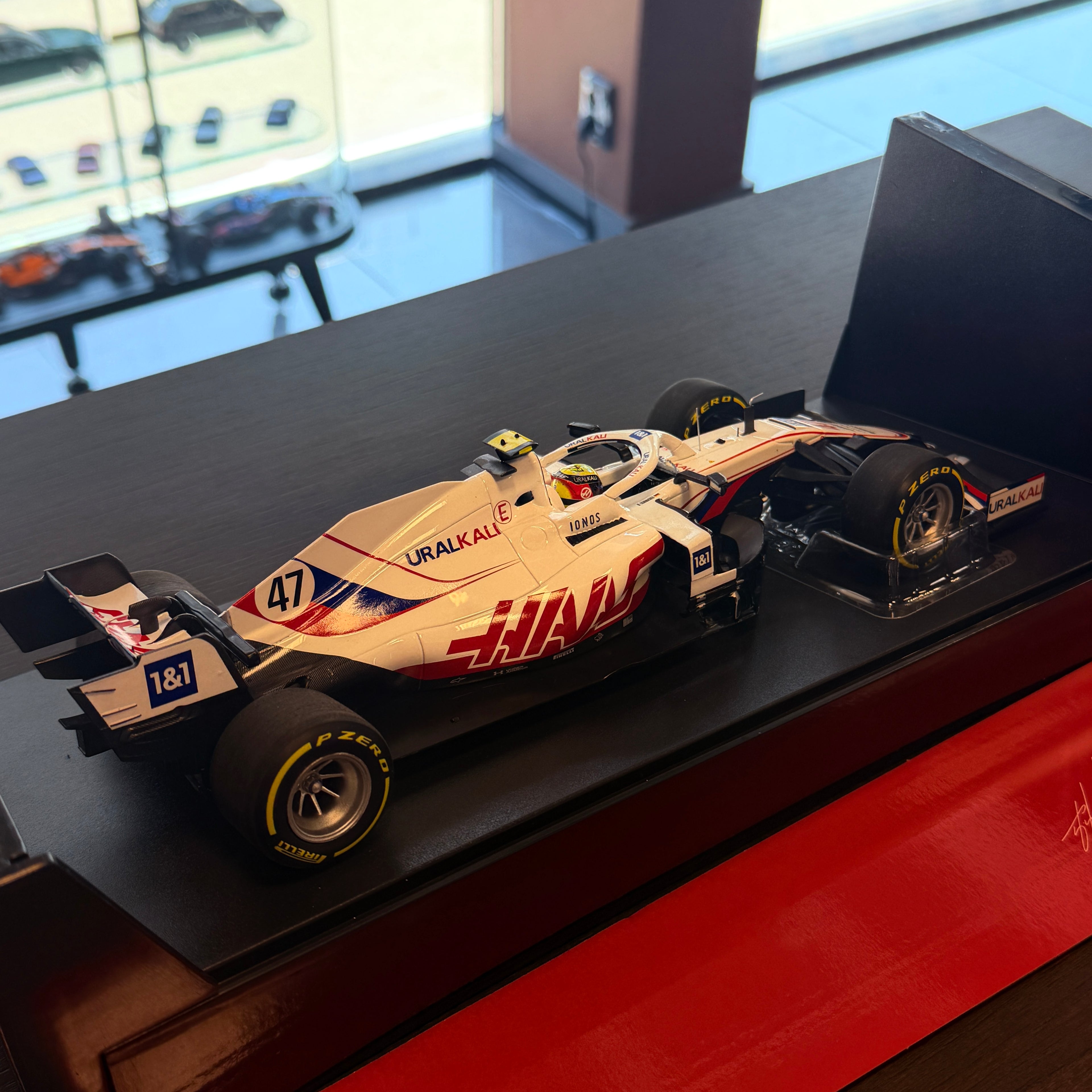 Ferrari SF-25 #16 Charles Leclerc Formel 1 2025 Modell im Maßstab 1:18
