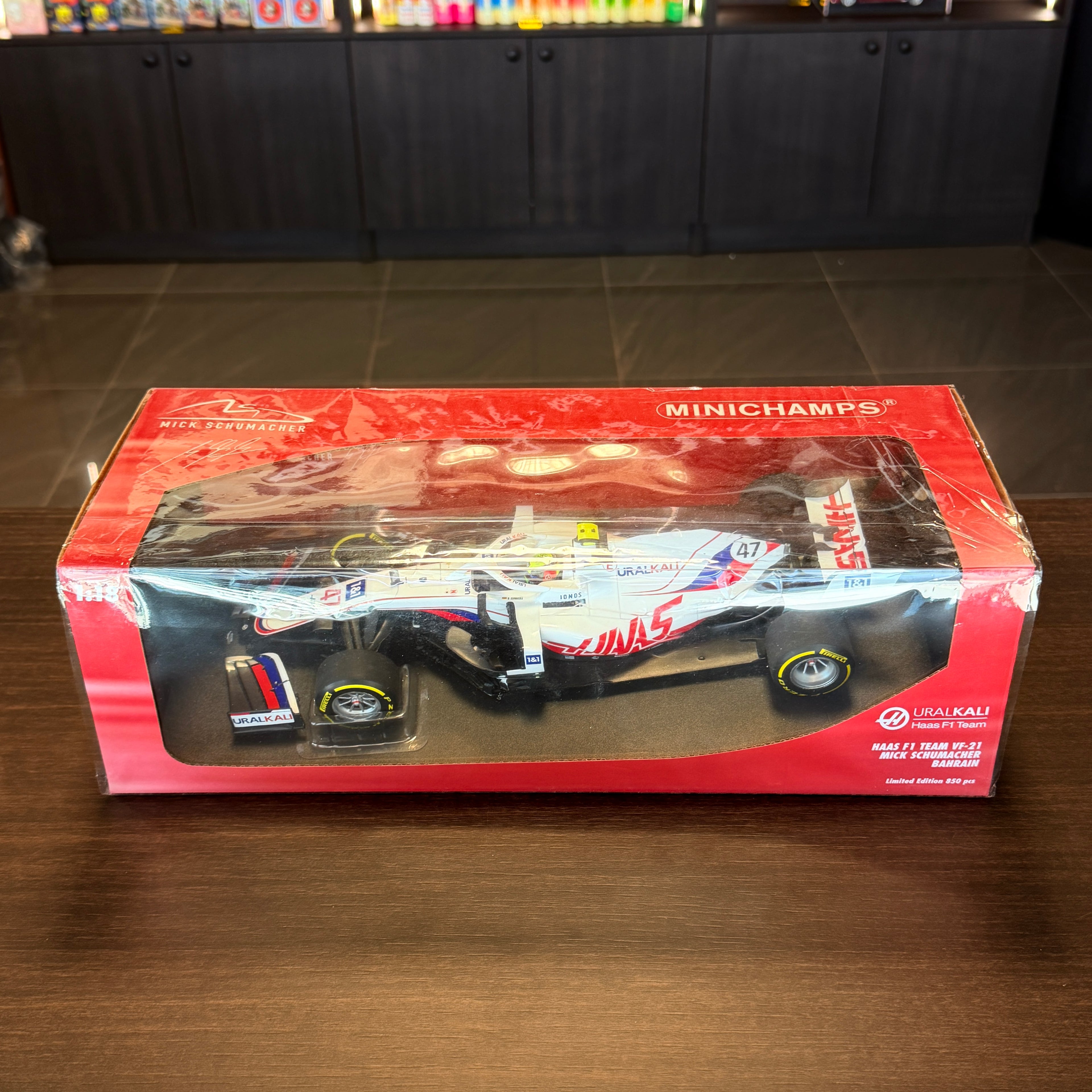 Ferrari SF-25 #16 Charles Leclerc Formel 1 2025 Modell im Maßstab 1:18