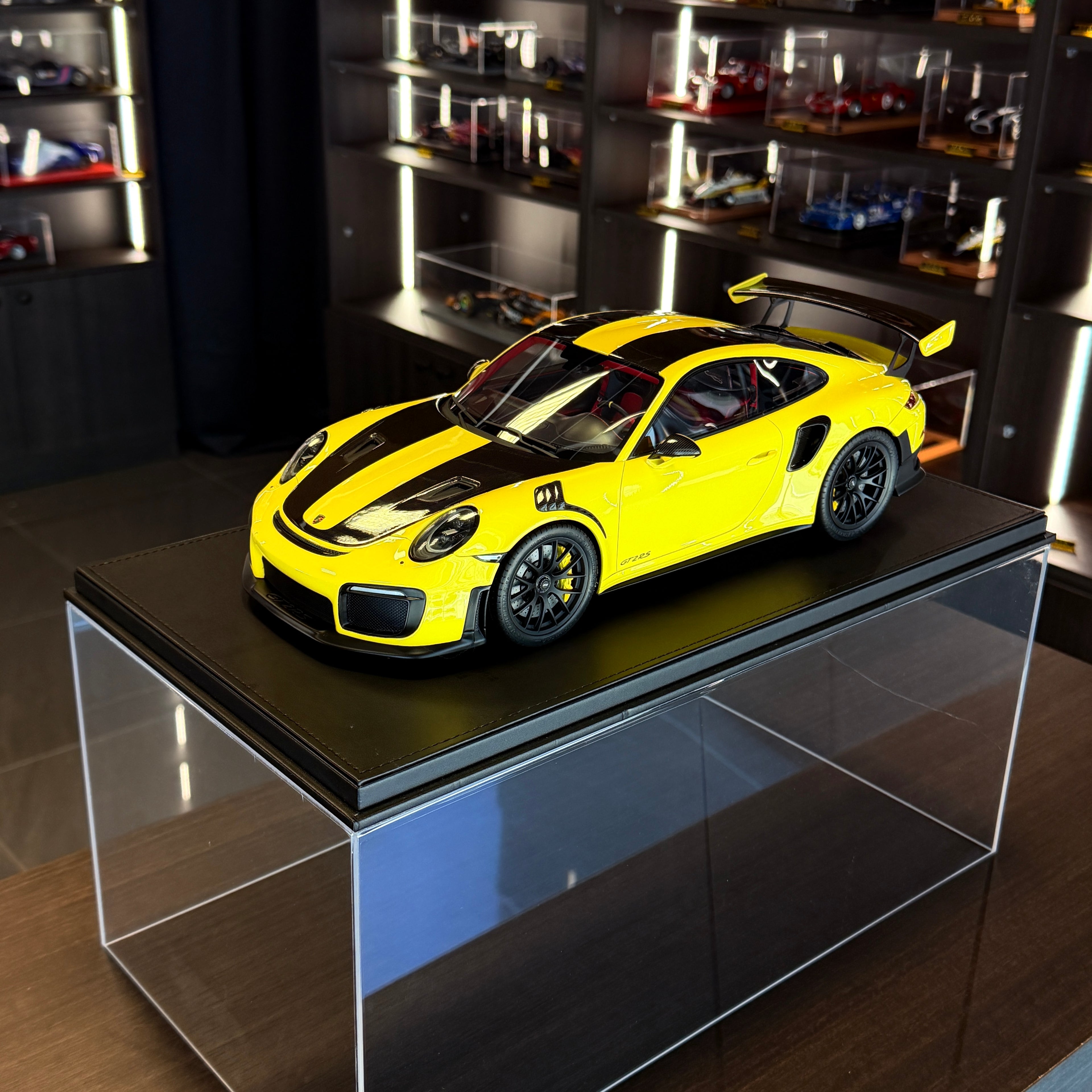 GT Spirit Porsche 911 (991.2) GT2 RS Weissach Package – 1:12 Scale Model Car