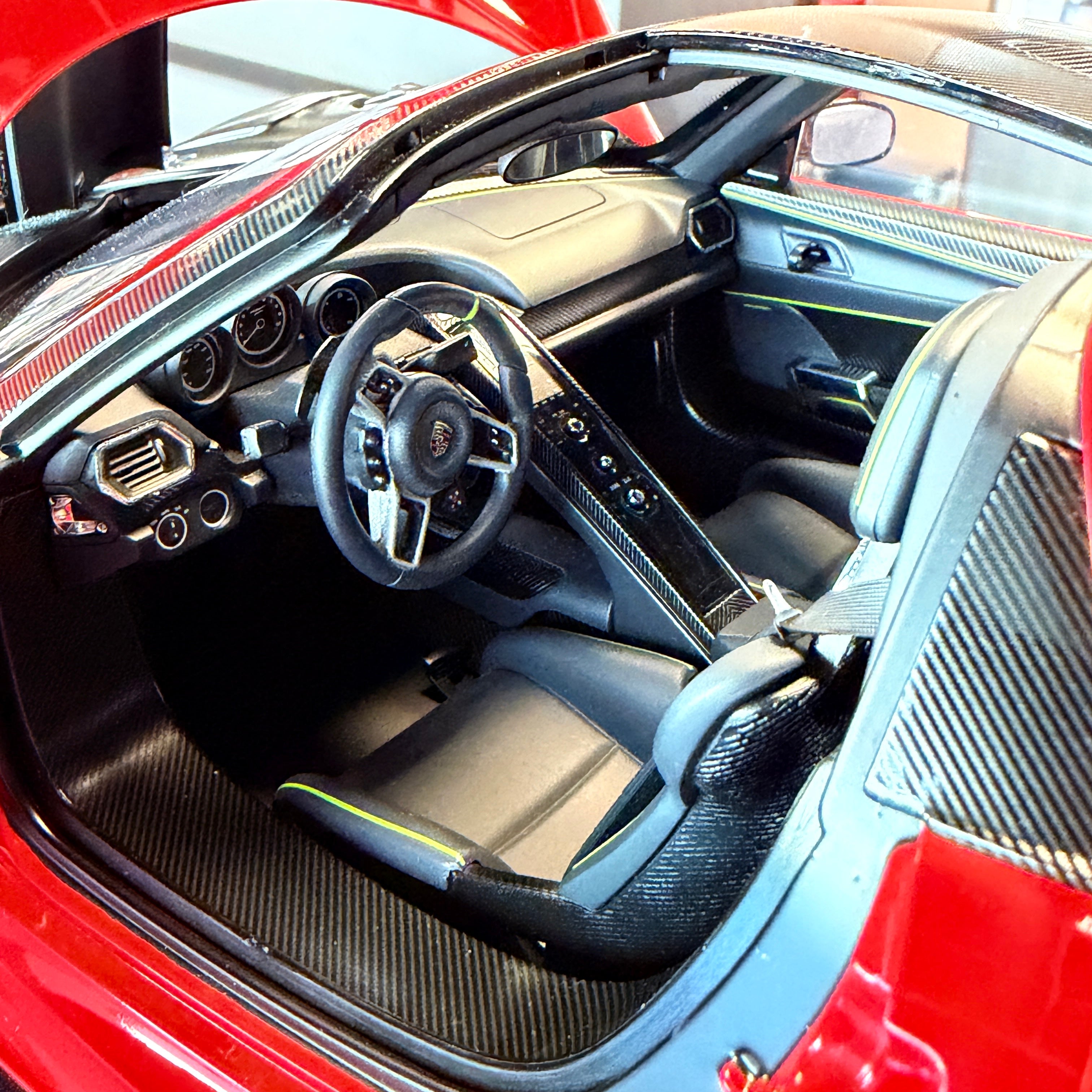 Porsche 918 Spyder – Rojo Escala 1:12 de AUTOart