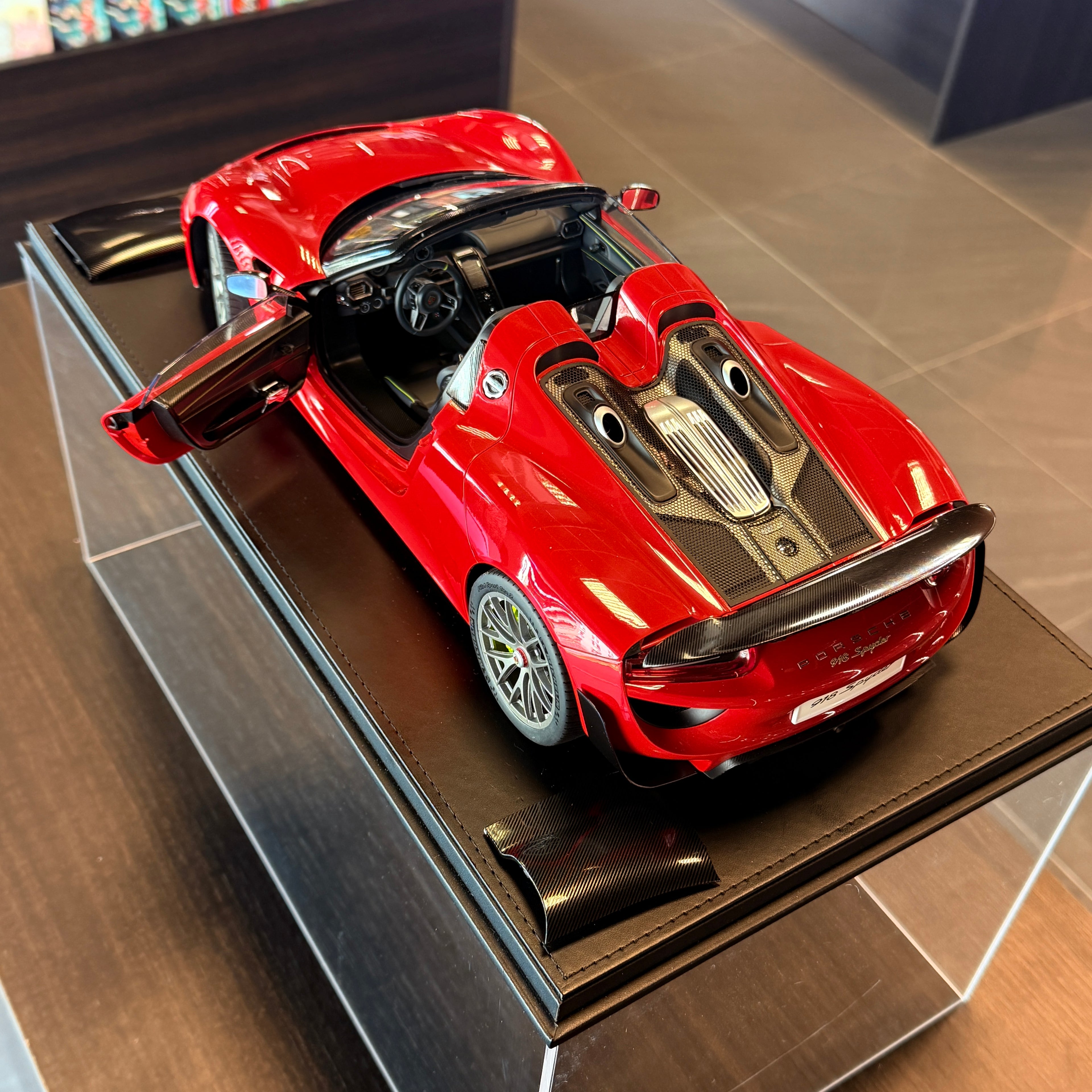 Porsche 918 Spyder – Rojo Escala 1:12 de AUTOart