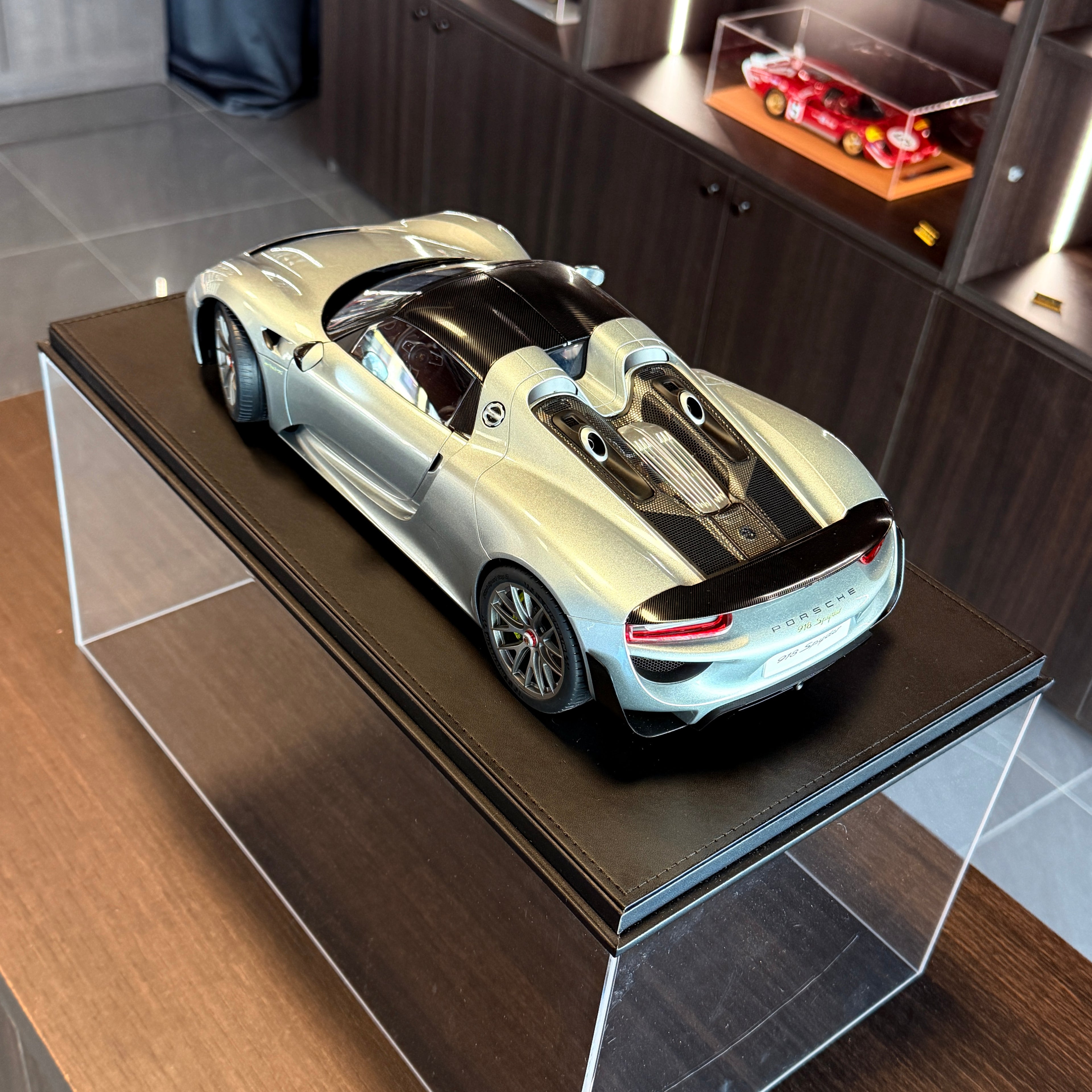 Porsche 918 Spyder 2013 – Plata Escala 1:12 de AUTOart
