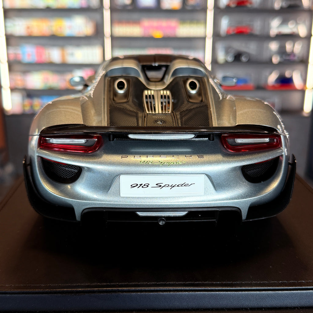 Porsche 918 Spyder 2013 – Plata Escala 1:12 de AUTOart