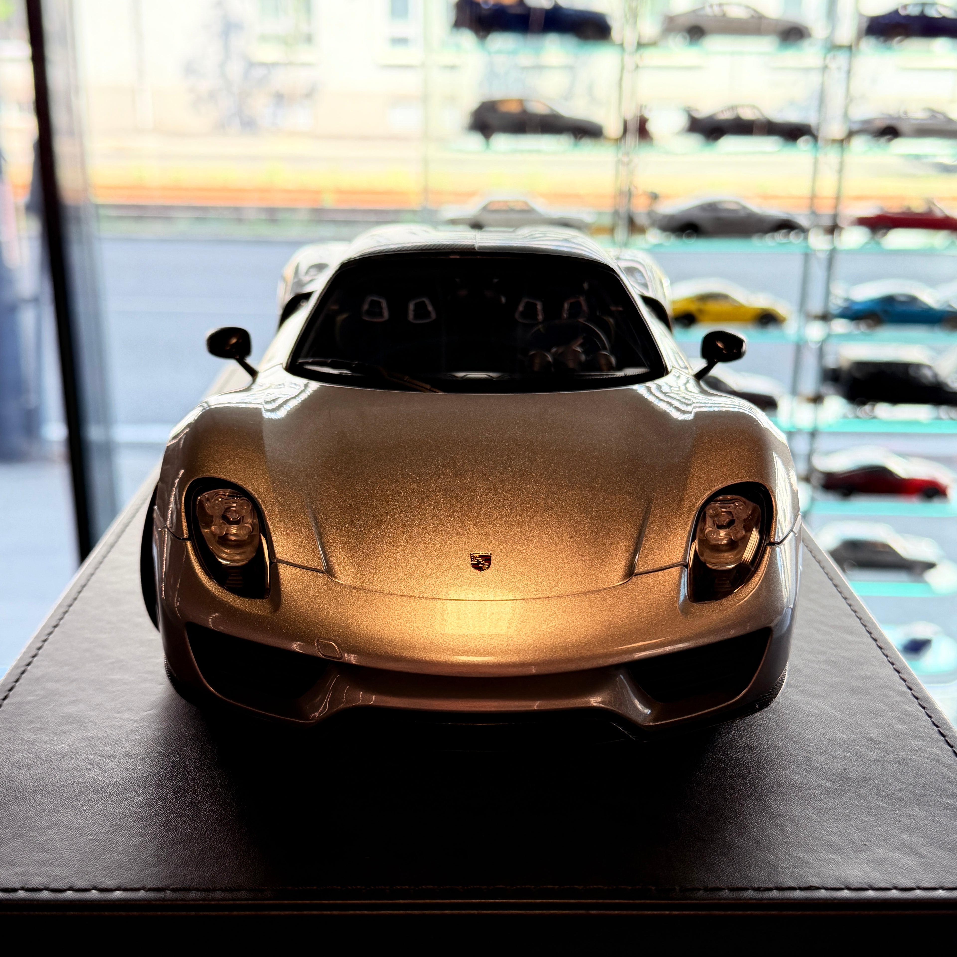 Porsche 918 Spyder 2013 – Plata Escala 1:12 de AUTOart