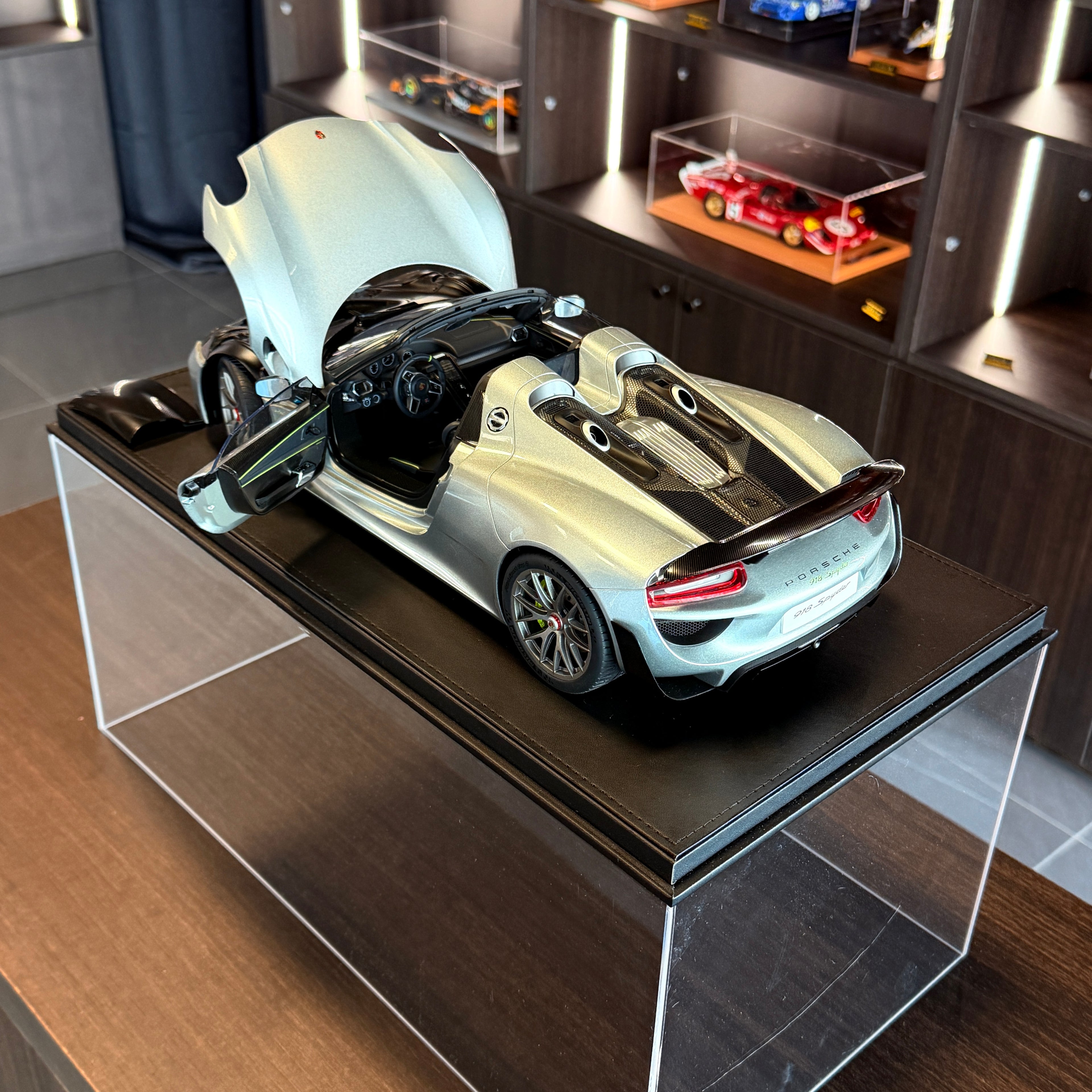 Porsche 918 Spyder 2013 – Plata Escala 1:12 de AUTOart