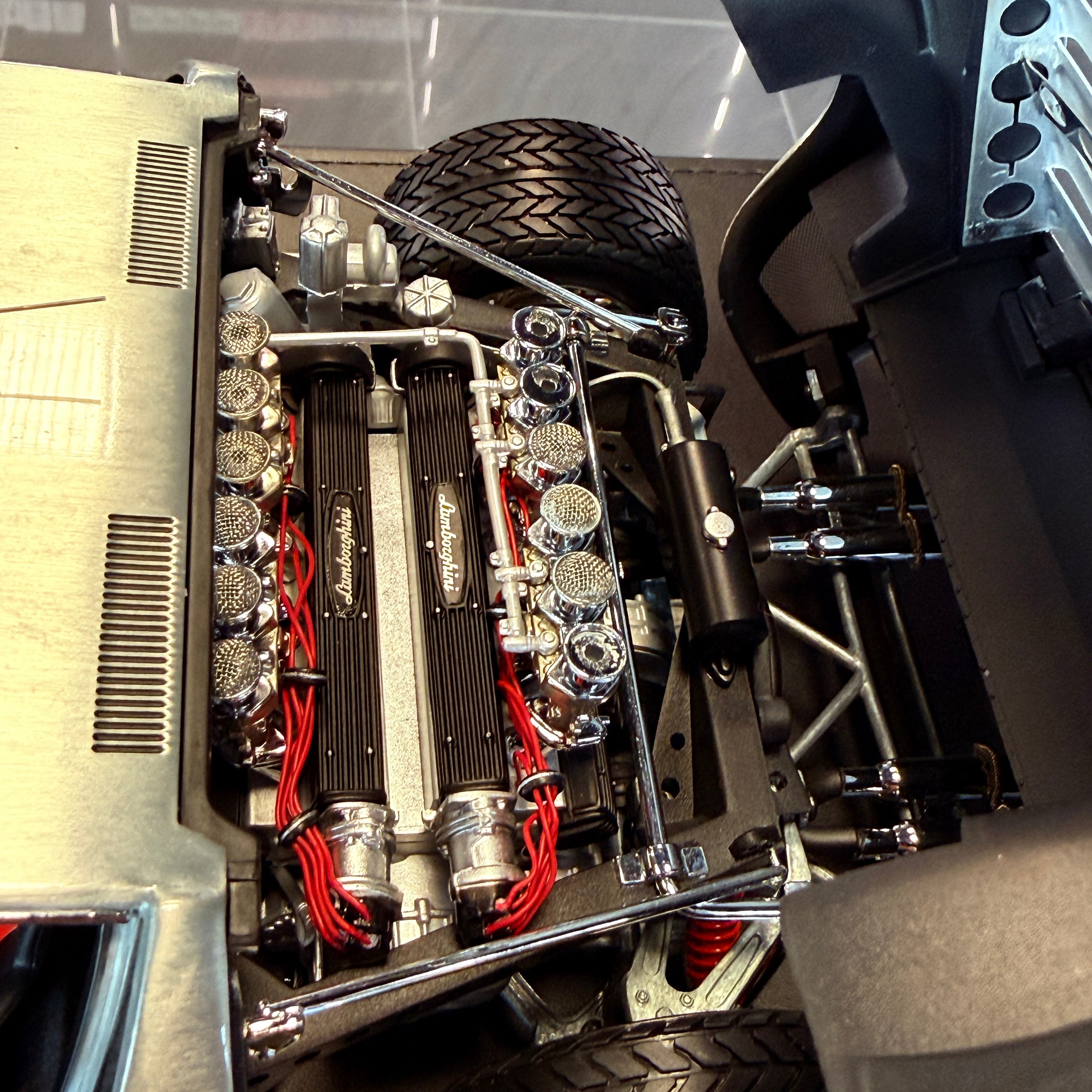 Lamborghini Miura SVR 1970 – Edición limitada pulida (50 unidades) Escala 1:12 de KYOSHO