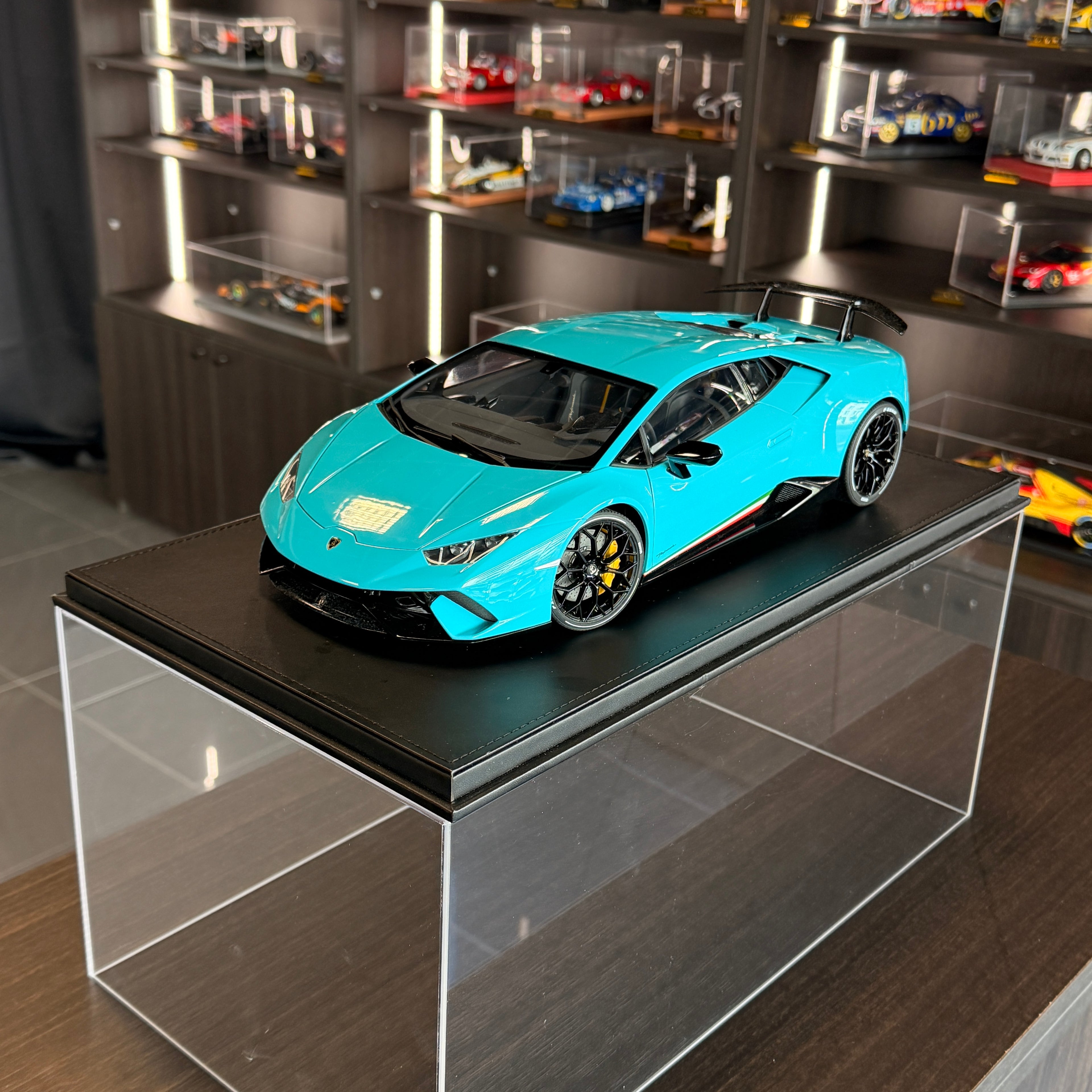 AUTOart Lamborghini Huracán Performante Blu Glauco (Solid Blue) – 1:12 Scale Model Car