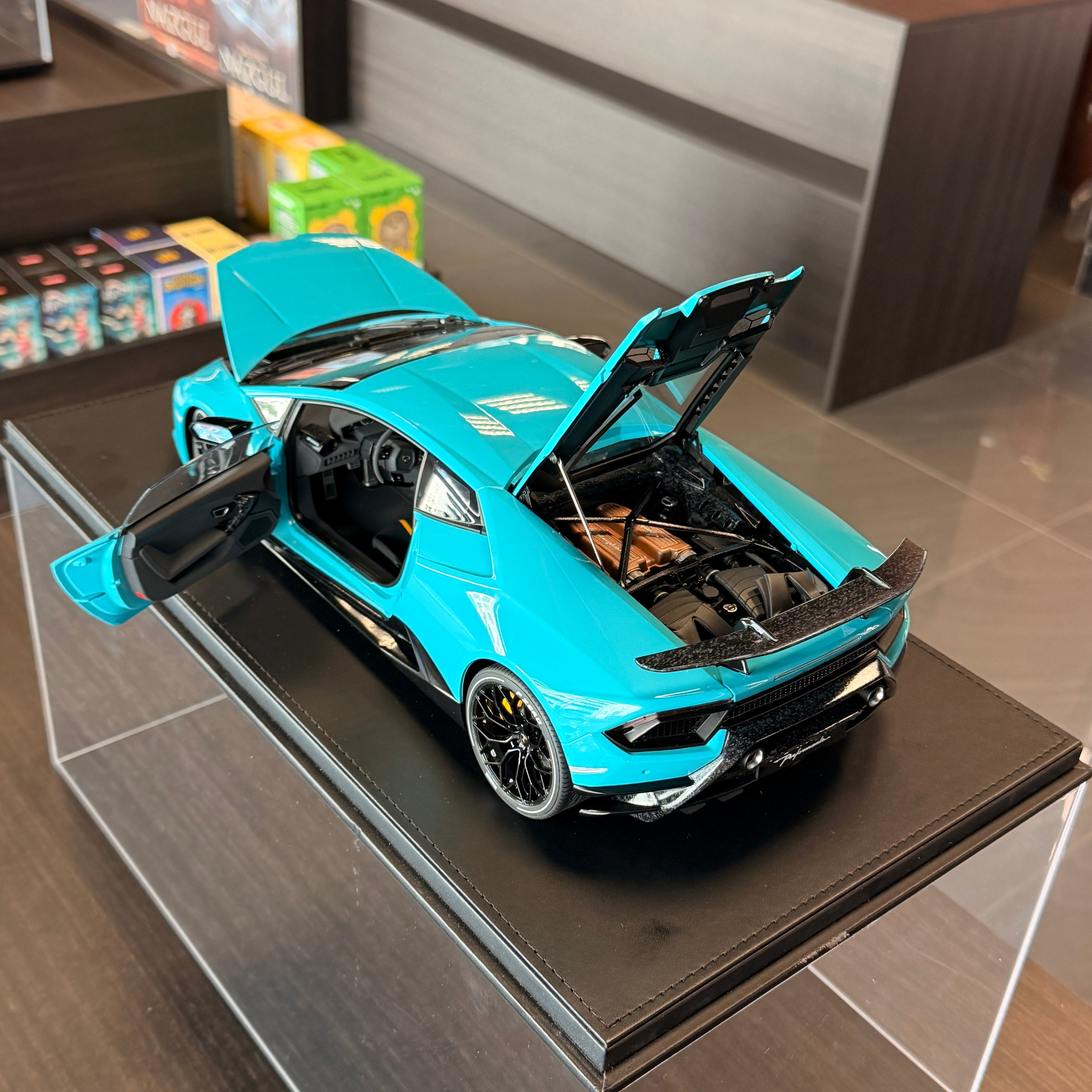 AUTOart Lamborghini Huracán Performante Blu Glauco (Solid Blue) – 1:12 Scale Model Car