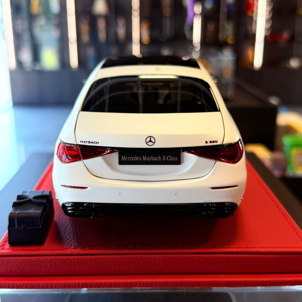 Mercedes-Maybach S-Class Night Series 2023 Opalith White Matt | 1:18 Scale by ALMOST REAL (Limited Edition 504 pcs)