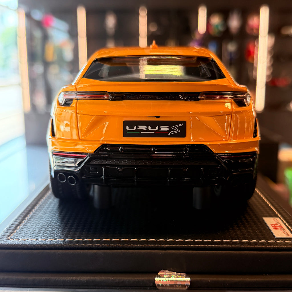 Lamborghini Urus Amarilla Brillante 2021 Edición Propietario 1:18 de MR Collection