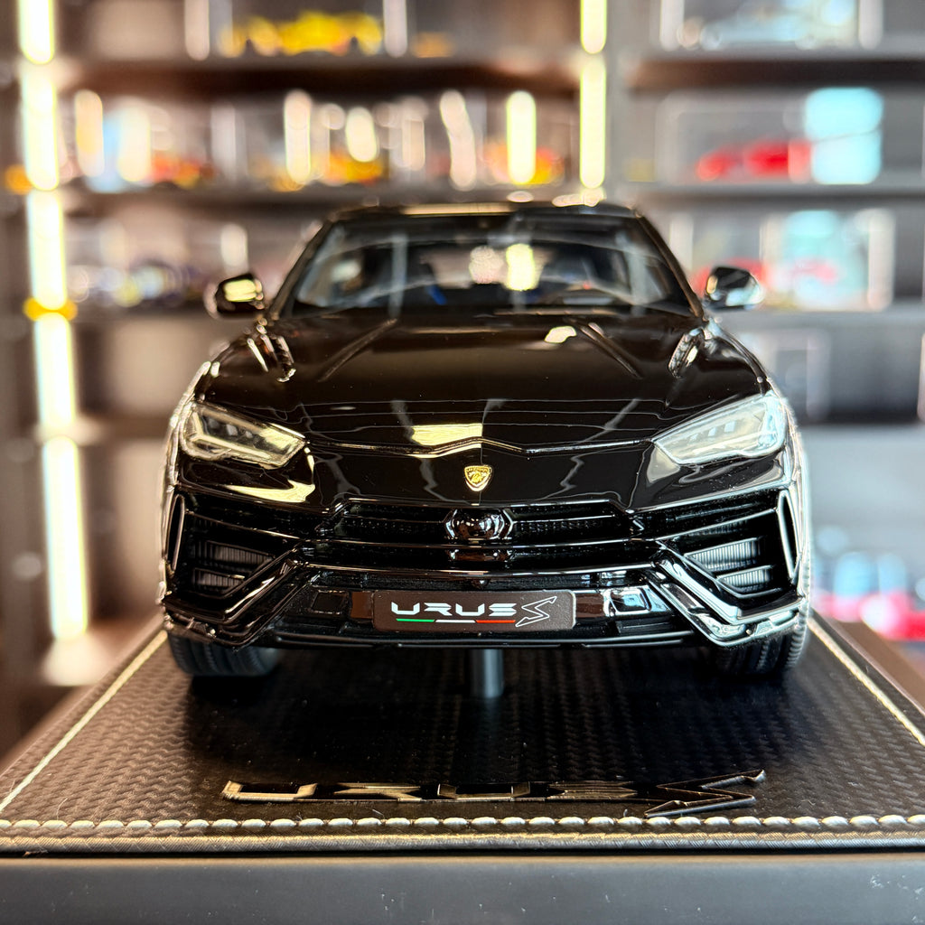 Lamborghini Urus Negro Brillante 2021 Edición del Propietario 1:18 de MR Collection