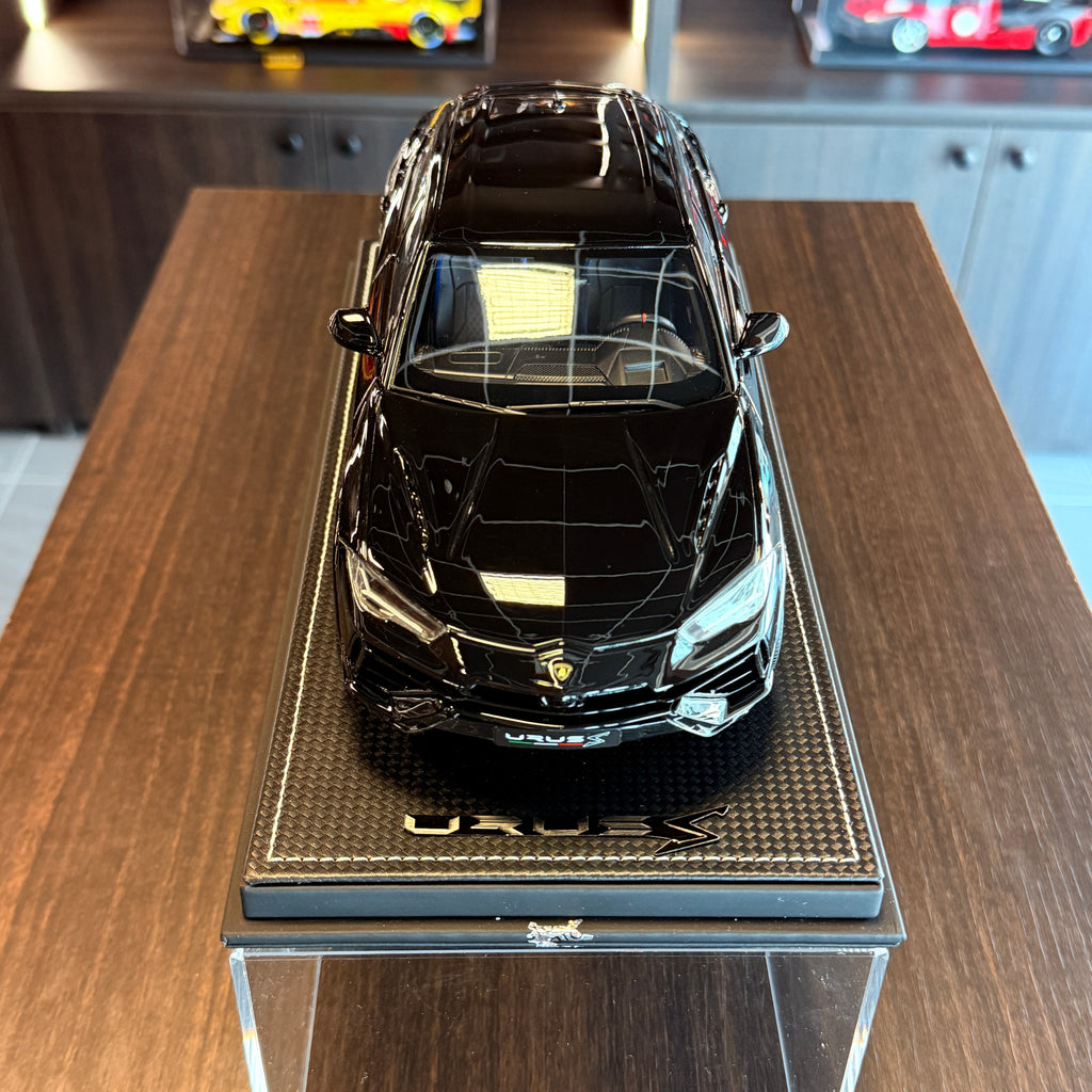 Lamborghini Urus Negro Brillante 2021 Edición del Propietario 1:18 de MR Collection