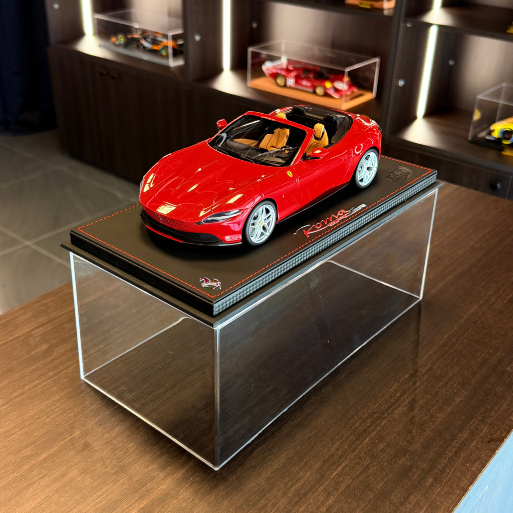 Ferrari Roma Spider Rosso Corsa 322 – Escala 1:18 con vitrina (Edición Limitada 78 unidades) de BBR Models