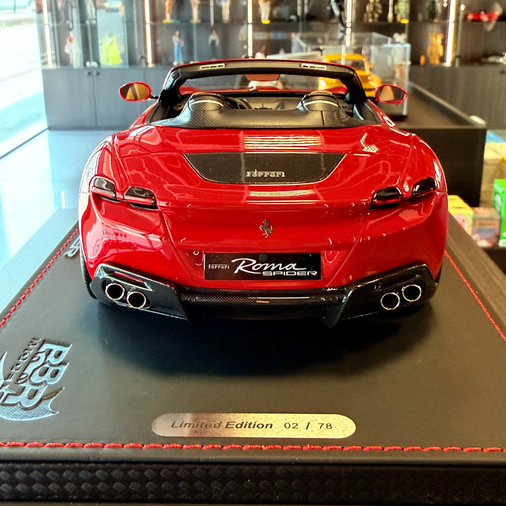 Ferrari Roma Spider Rosso Corsa 322 – Escala 1:18 con vitrina (Edición Limitada 78 unidades) de BBR Models