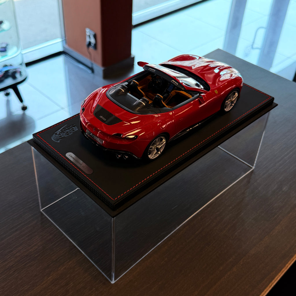 Ferrari Roma Spider Rosso Corsa 322 – Escala 1:18 con vitrina (Edición Limitada 78 unidades) de BBR Models