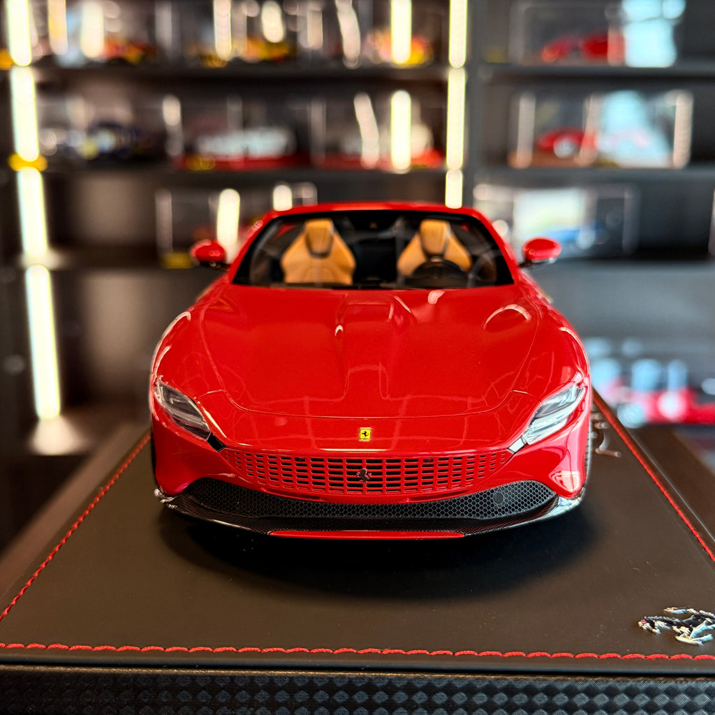 Ferrari Roma Spider Rosso Corsa 322 – Escala 1:18 con vitrina (Edición Limitada 78 unidades) de BBR Models