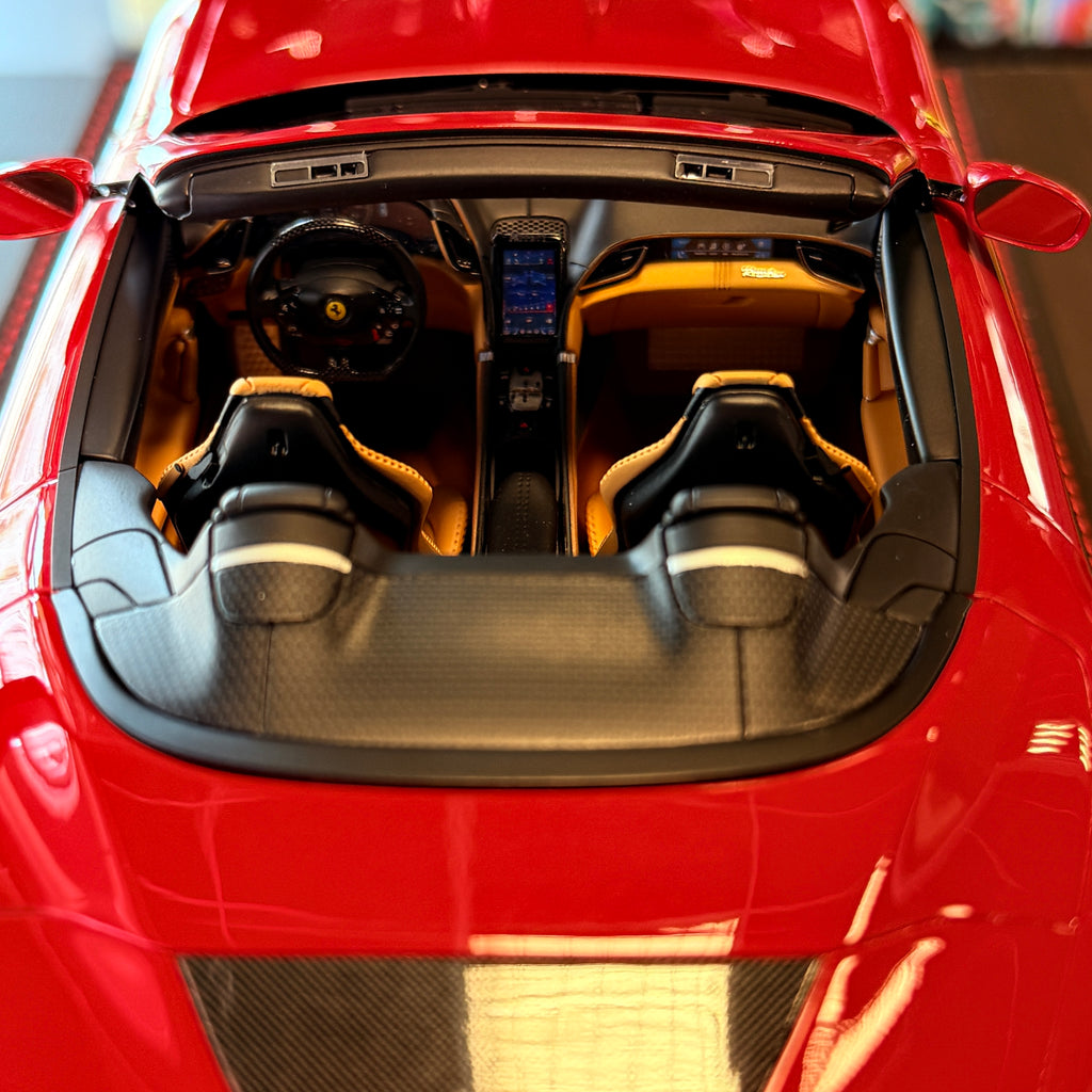 Ferrari Roma Spider Rosso Corsa 322 – Escala 1:18 con vitrina (Edición Limitada 78 unidades) de BBR Models