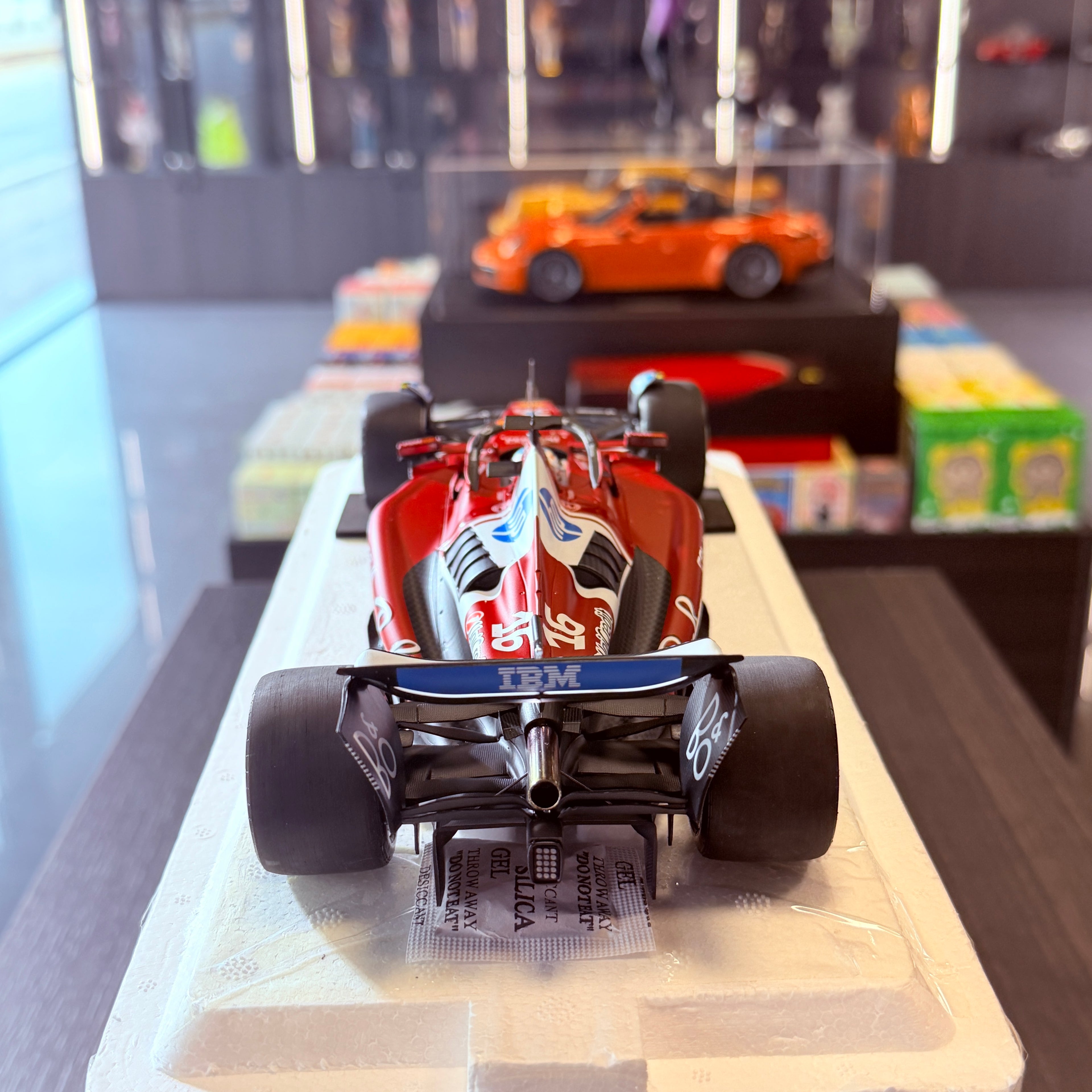 Ferrari SF-25 F1 Velká cena Monaka 2025 Charles Leclerc č. 16 v měřítku 1:18 Poliform od BBR Models