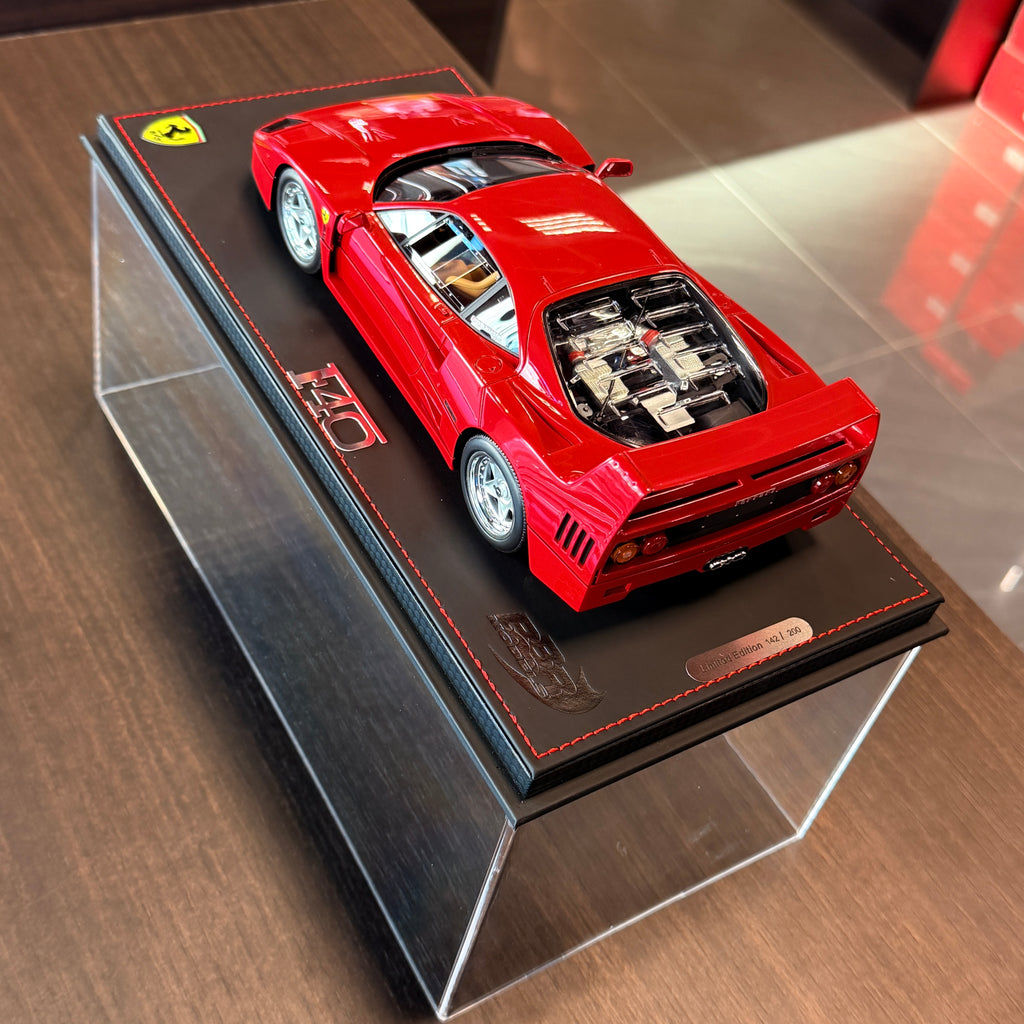 Ferrari F40 – Edición Limitada Rojo/Negro (102 piezas) con Vitrina Escala 1:18 de BBR Models × KYOSHO