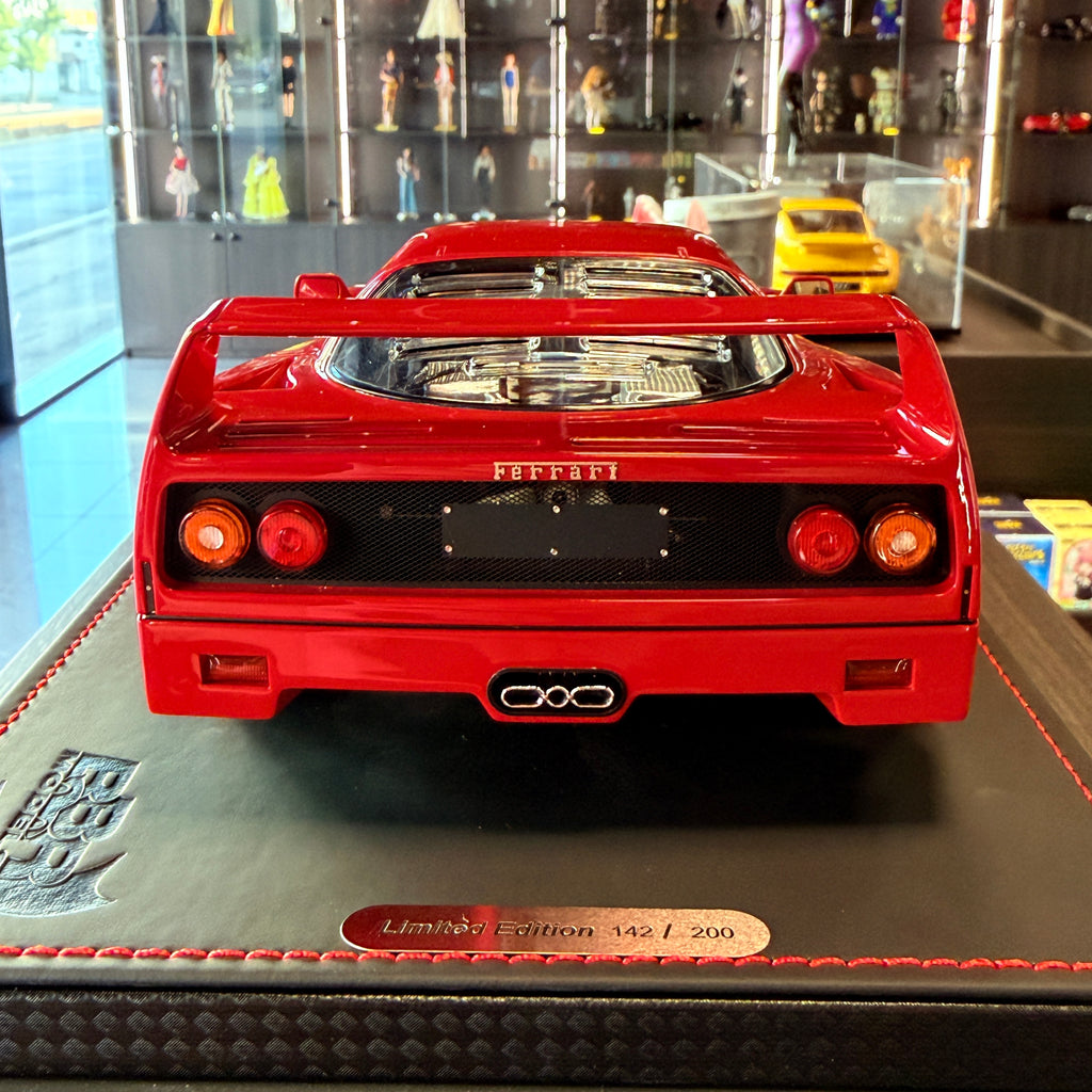 Ferrari F40 – Edición Limitada Rojo/Negro (102 piezas) con Vitrina Escala 1:18 de BBR Models × KYOSHO