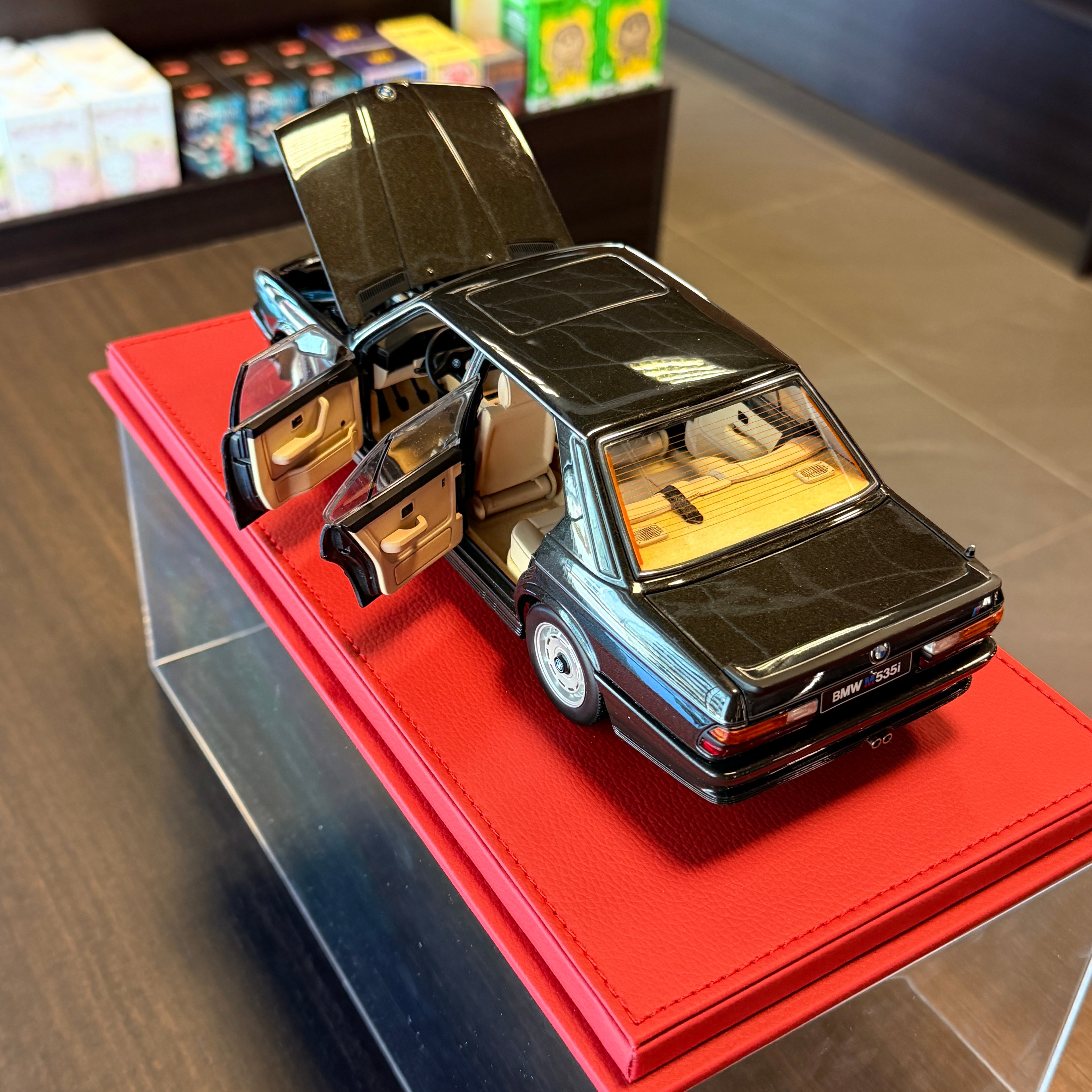 Porsche 911 Carrera (993) – Grün Metallic im Maßstab 1:18 von AUTOart