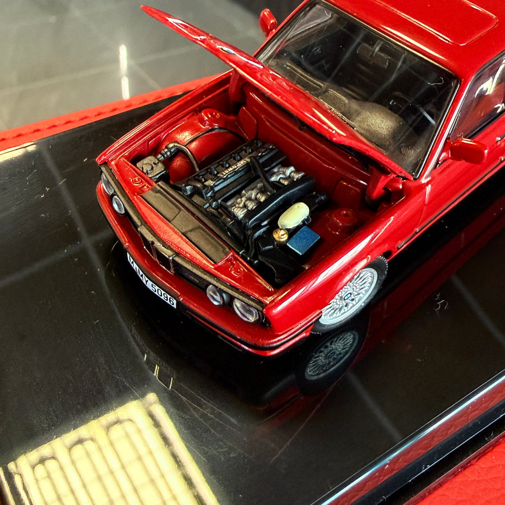 Mercedes-Benz 560 SEC AMG (C126) Widebody 1990 – Rot 1:43 Maßstab von Solido