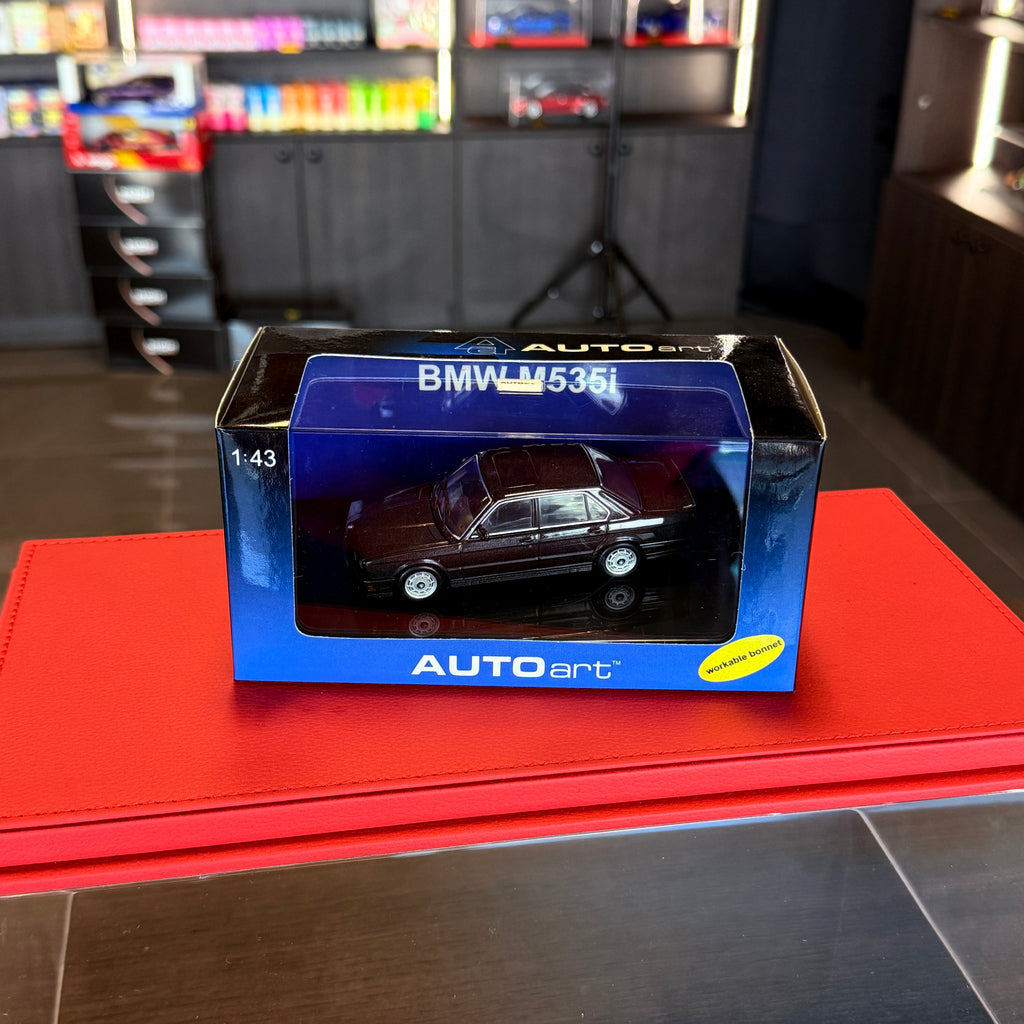 Mercedes-Benz 560 SEC AMG (C126) Widebody 1990 – Rot 1:43 Maßstab von Solido