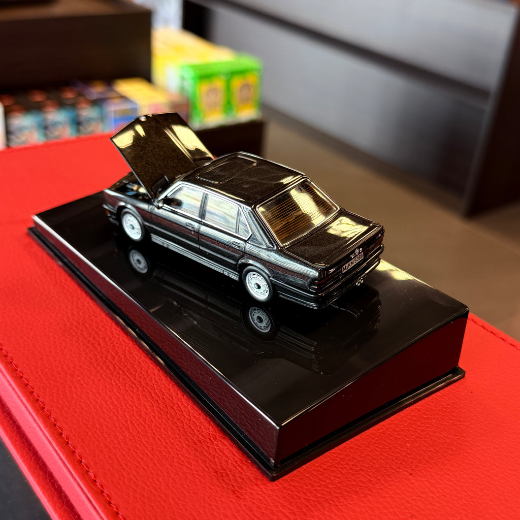 Mercedes-Benz 560 SEC AMG (C126) Widebody 1990 – Rot 1:43 Maßstab von Solido