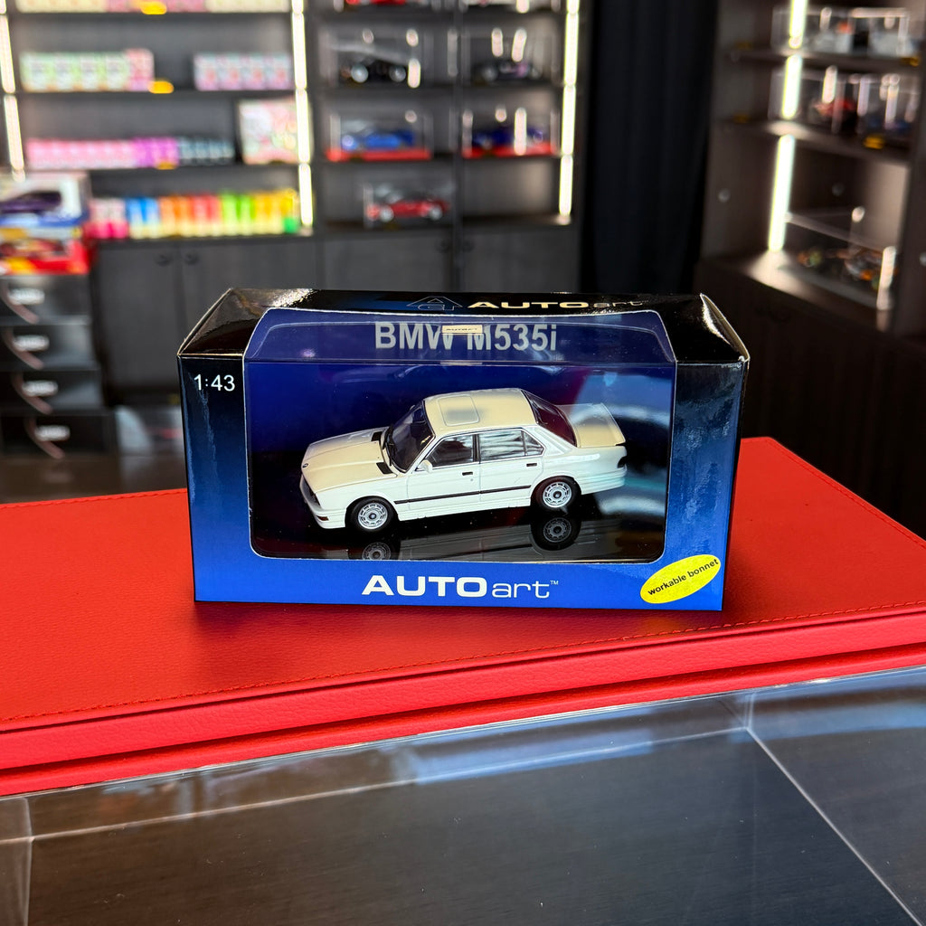 BMW M535i (E28) Alpine White 1:43 Scale by AUTOart Millennium