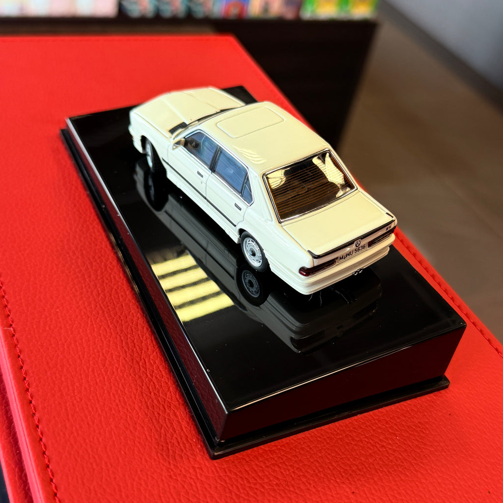 BMW M535i (E28) Alpine White 1:43 Scale by AUTOart Millennium