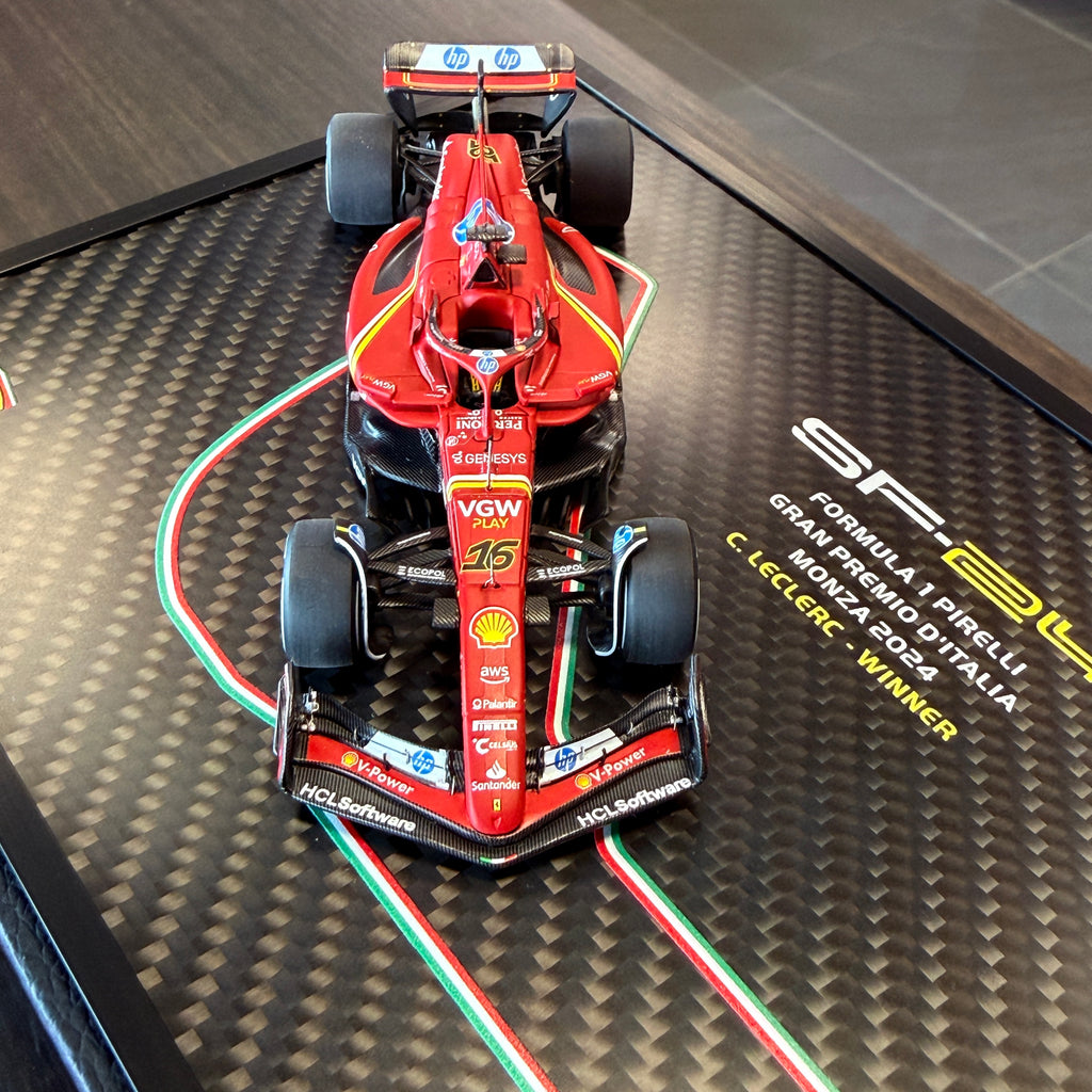 BBR Models Ferrari SF21 #55 Carlos Sainz – GP Emilia Romaña 2021 Versión Lluvia – Coche a Escala 1:43 con Vitrina (Edición Limitada 240 pzas) de BBR Models