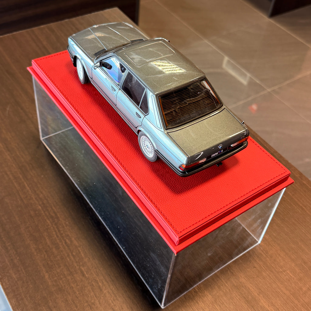 Porsche 911 Carrera (993) – Verde Metalizado Escala 1:18 de AUTOart Millenium