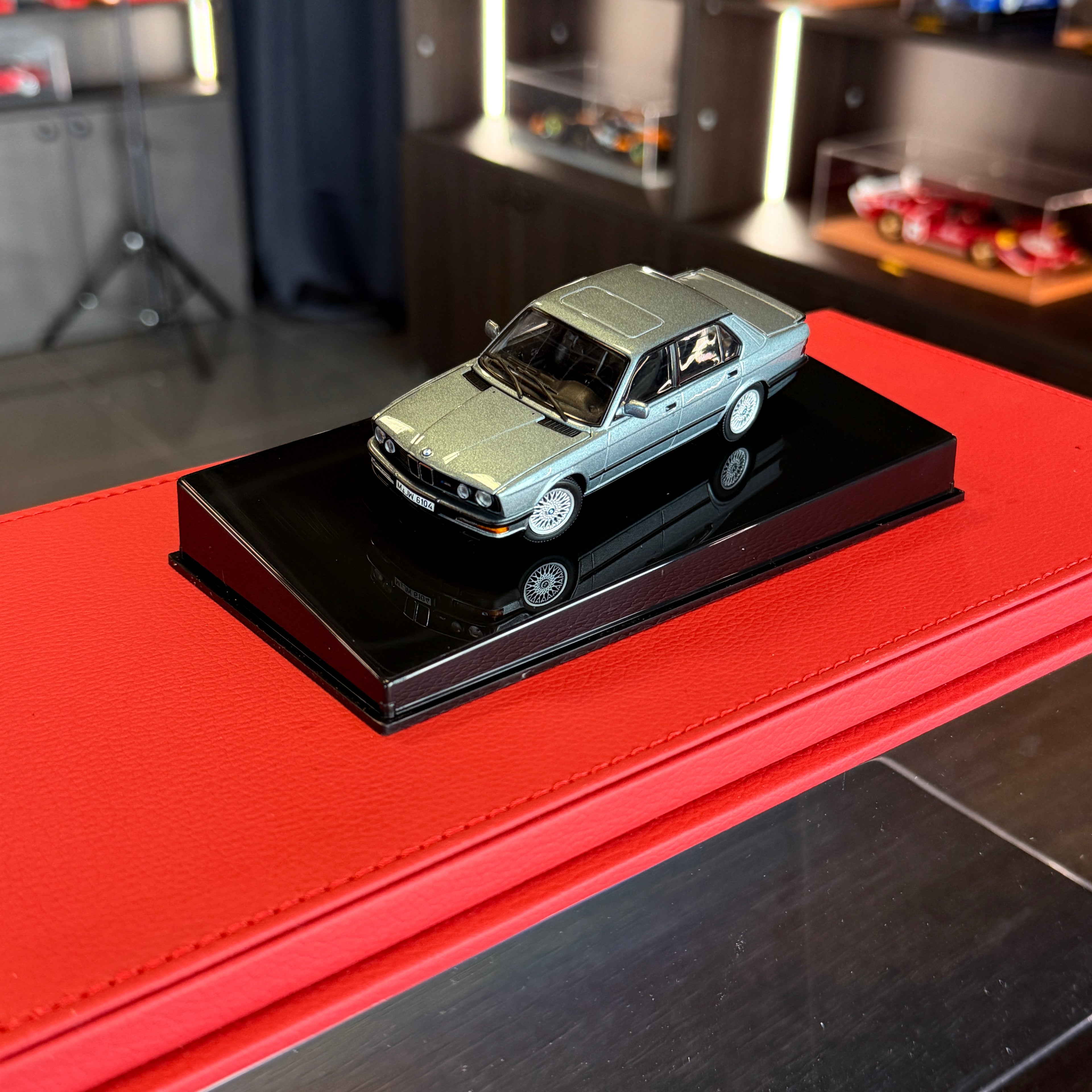 BMW M5 (E28) Dolphin Grey Metallic 1:43 Scale by AUTOart Millennium