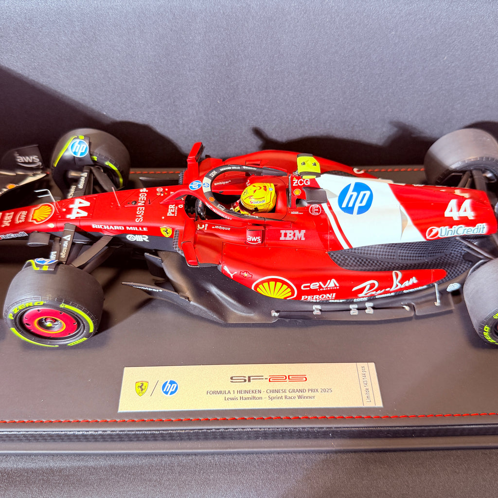 Ferrari SF-25 F1 Miami Grand Prix Lewis Hamilton č. 44 v měřítku 1:18 od BBR Models (limitovaná edice 44 kusů)