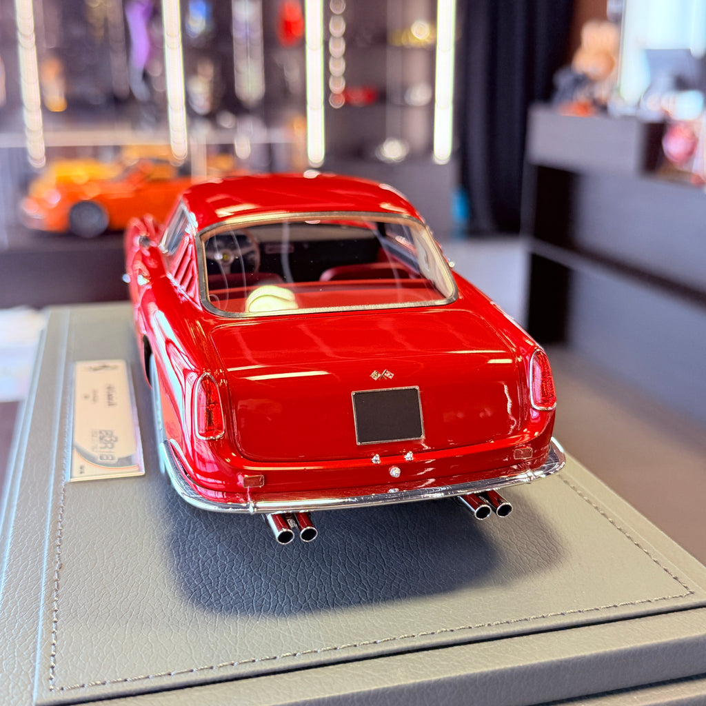 Ferrari 410 Superamerica Серия III SN 1423 SA Червен в мащаб 1:18 с витрина от BBR Models (ограничен тираж 108)