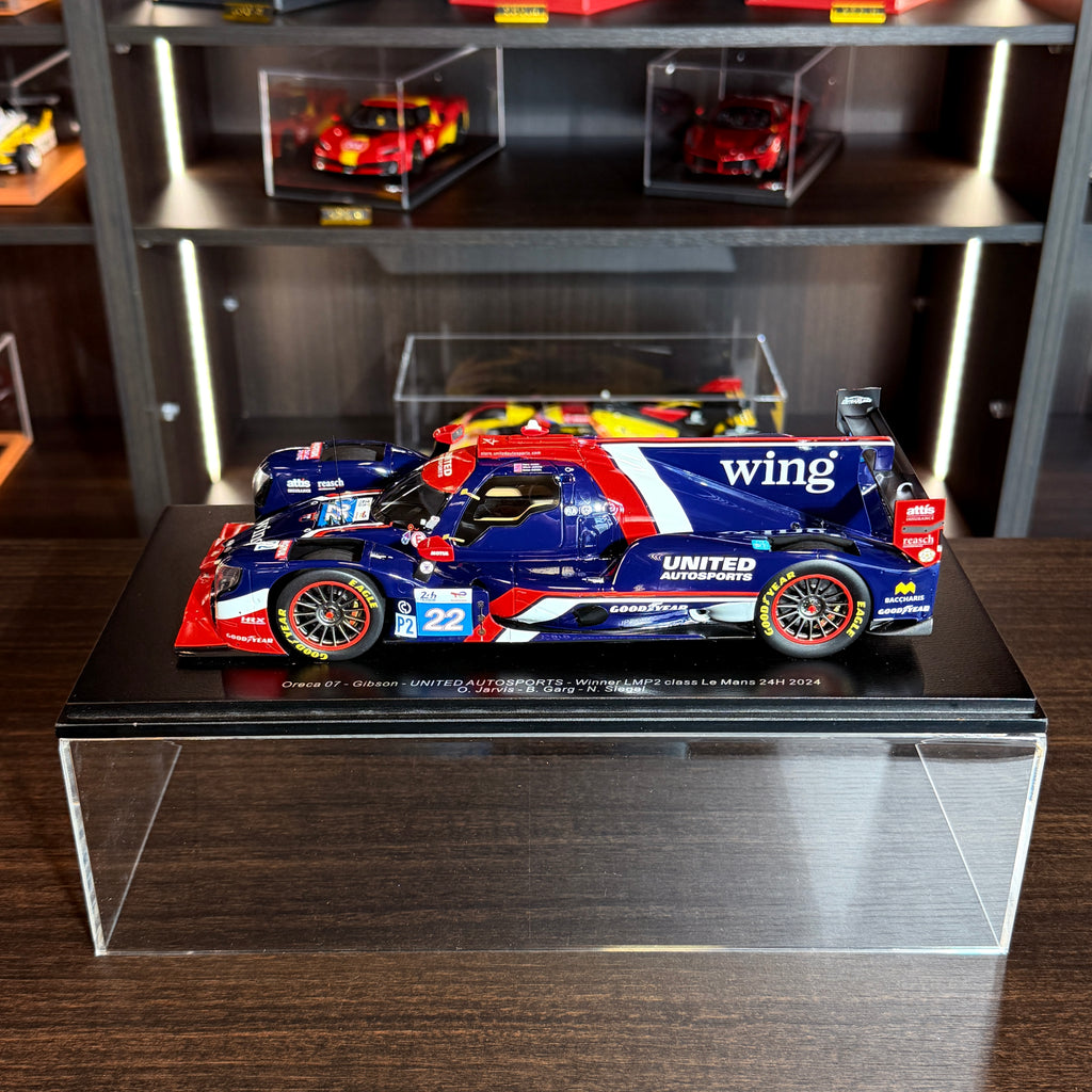 Oreca 07 Gibson United Autosports, zmagovalec razreda LMP2 na 24-urni dirki Le Mans 2024, merilo 1:18 z vitrino znamke Spark