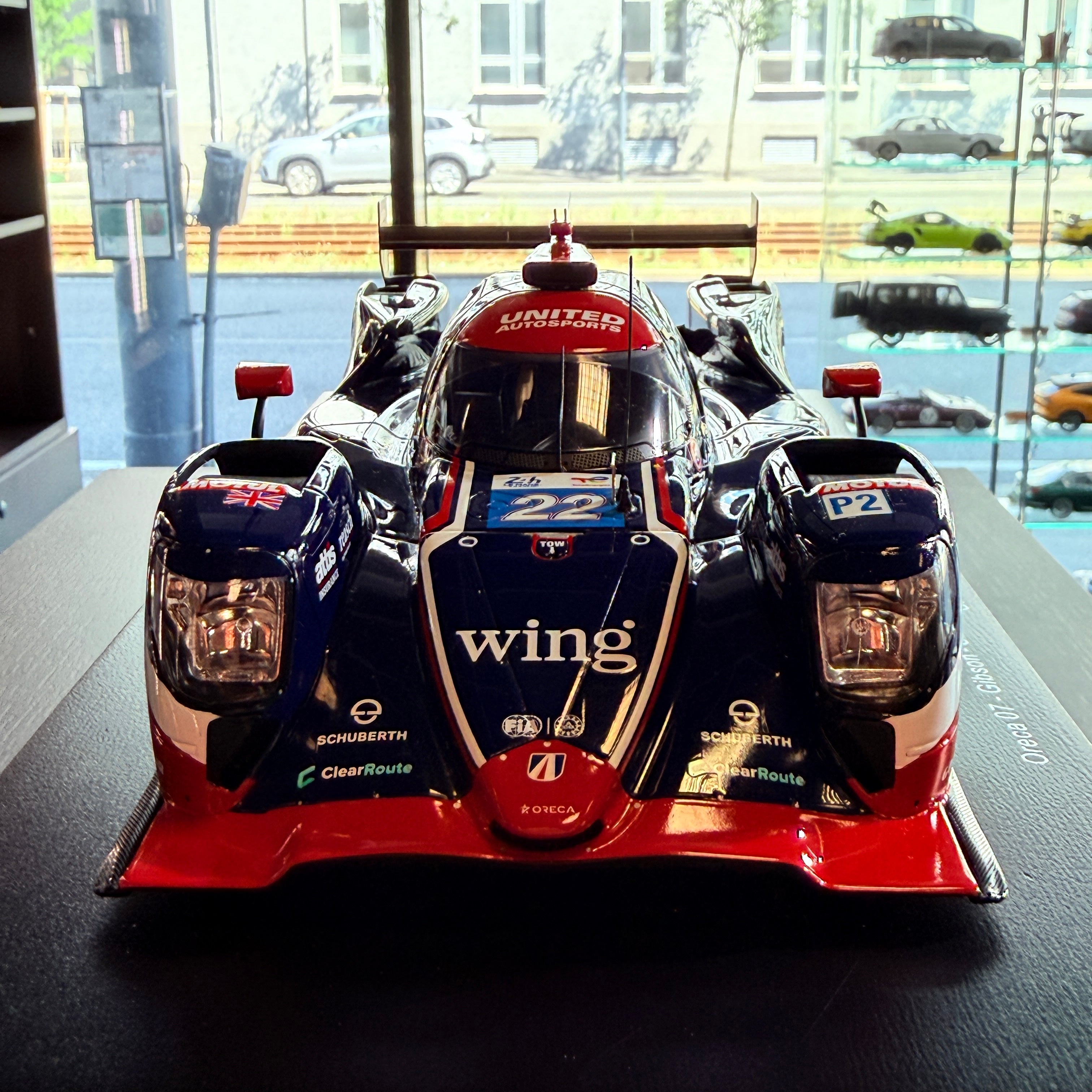 Oreca 07 Gibson United Autosports, a 2024-es Le Mans-i 24 órás verseny LMP2-osztályának győztese, 1:18 méretarányban, vitrinben – Spark Models