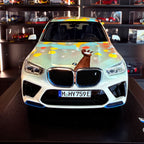 BMW iX5 Hydrogen Simply 2025 In Conversation with Alvaro Barrington limitált kiadás, 1:18 méretarányban, vitrinben – Spark Models