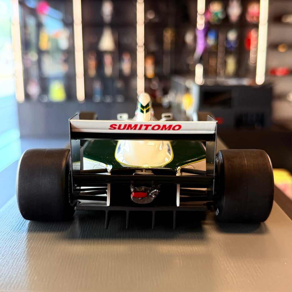 Lotus 102B, Гран при на Монако 1991, Мика Хакинен, мащаб 1:18 с витрина от Spark Models