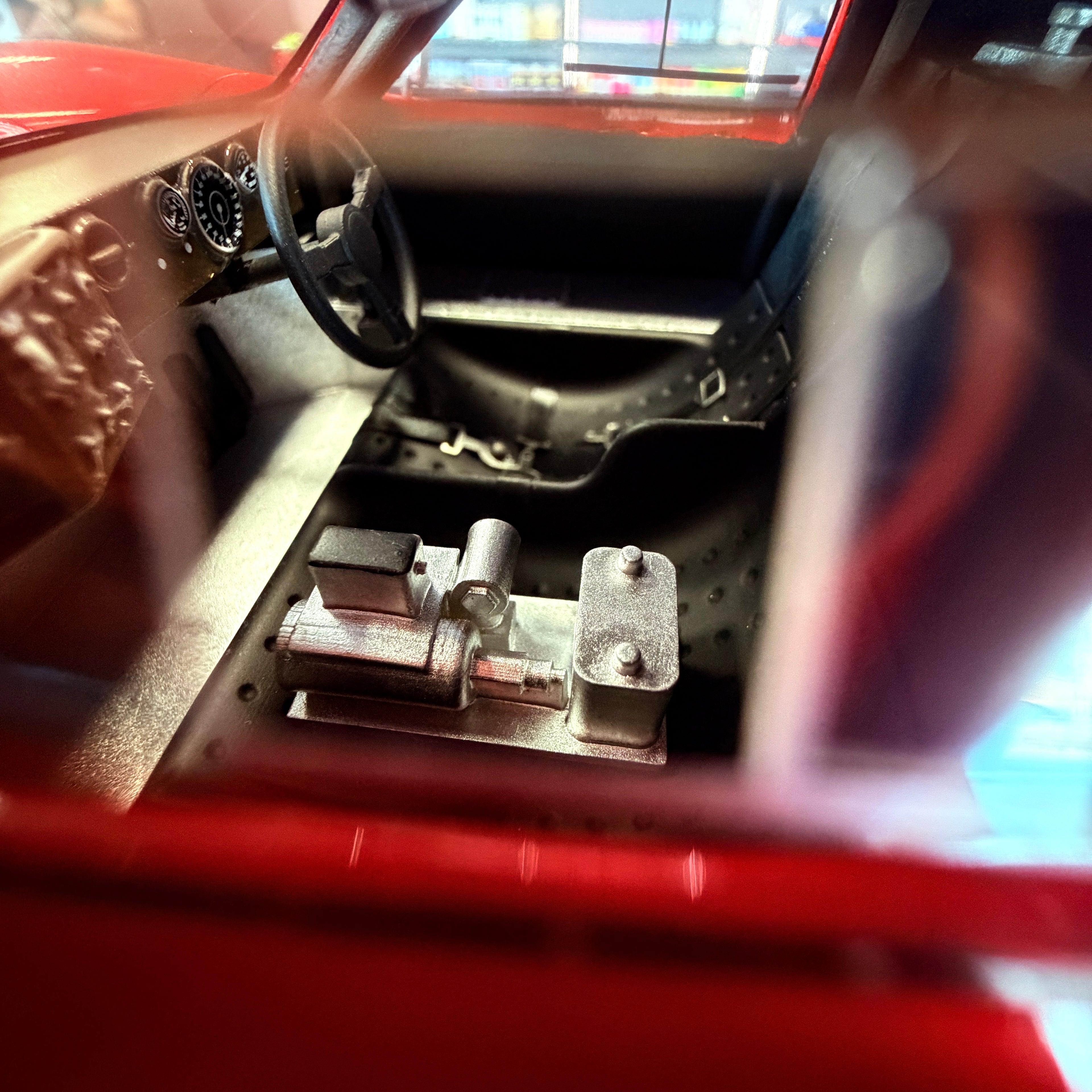 Ford MK IV, vítěz 24 hodin Le Mans 1967, Dan Gurney a A. J. Foyt, měřítko 1:18 s vitrínou od Spark Models