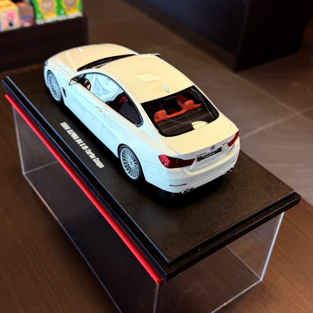 ALPINA B4 Bi-Turbo BMW F32 σε Κλίμακα 1:18 με Βιτρίνα από την GT Spirit