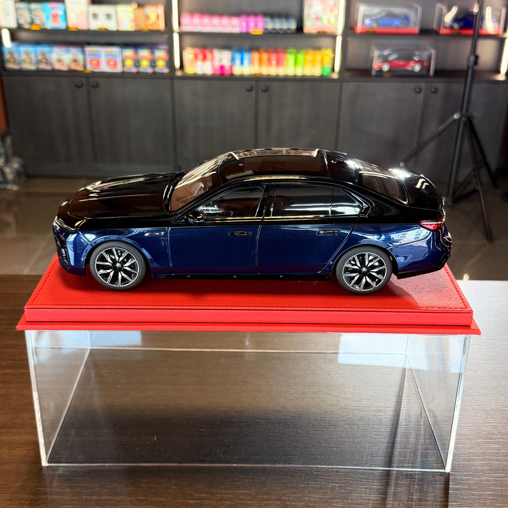 BMW i7 M70 2023 Blue Metallic / Black Metallic 1:18 Scale with Display Case by Minichamps