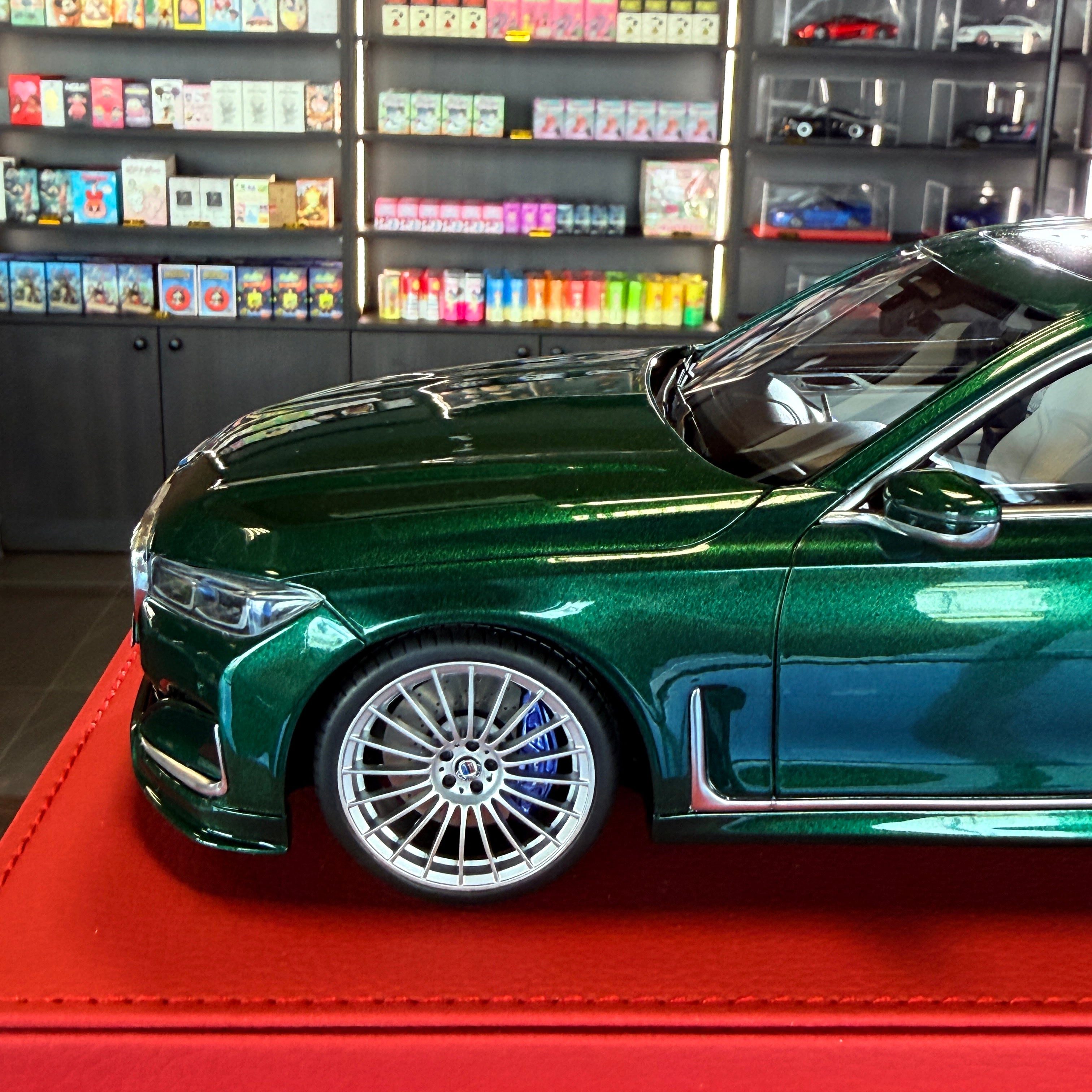 ALPINA B7 BMW G12 σε Κλίμακα 1:18 με Βιτρίνα από την GT Spirit