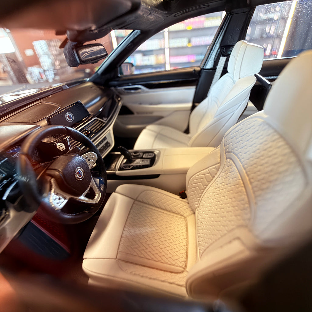 ALPINA B7 BMW G12 σε Κλίμακα 1:18 με Βιτρίνα από την GT Spirit