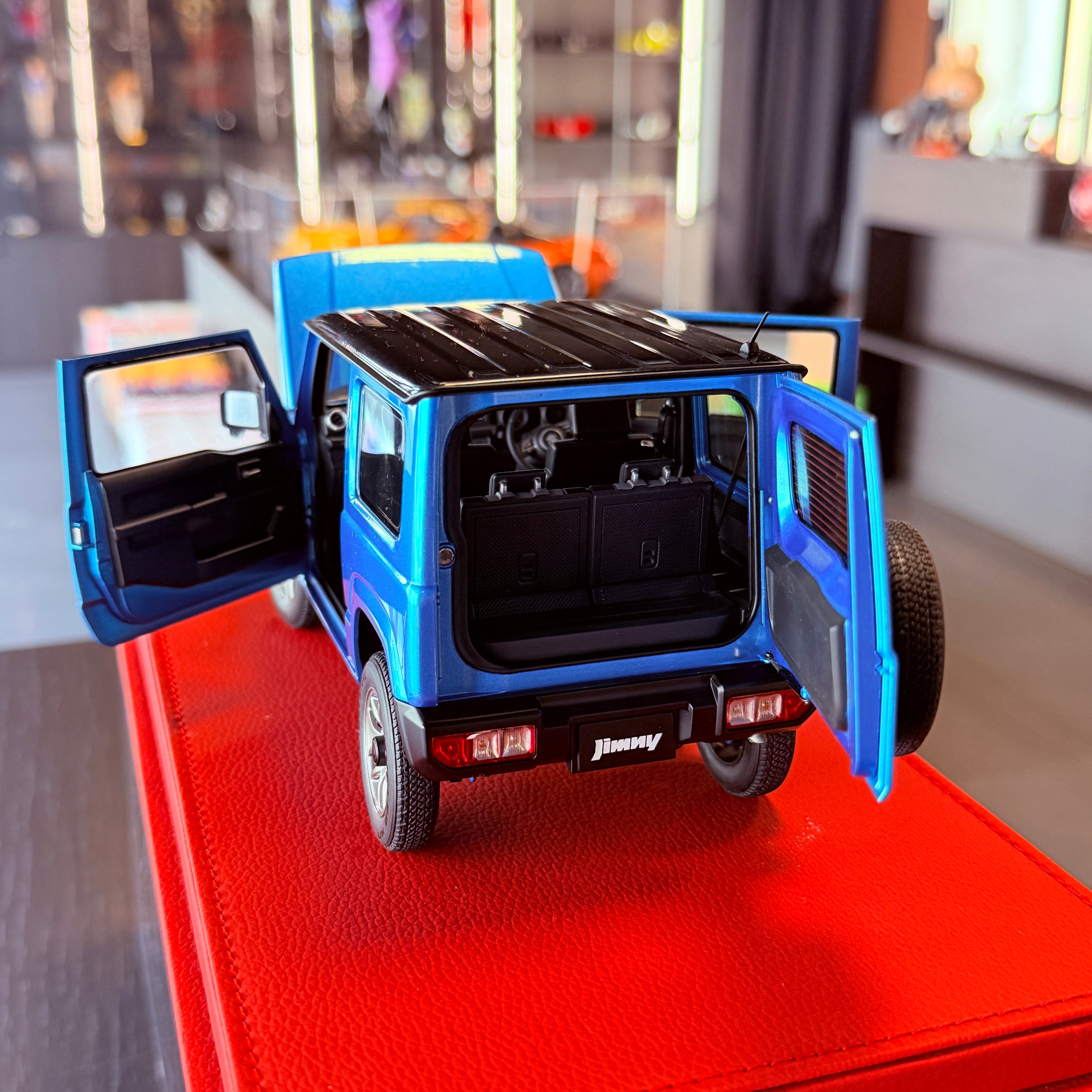 AUTOart Suzuki Jimny JB64 1:18 with opening bonnet and doors